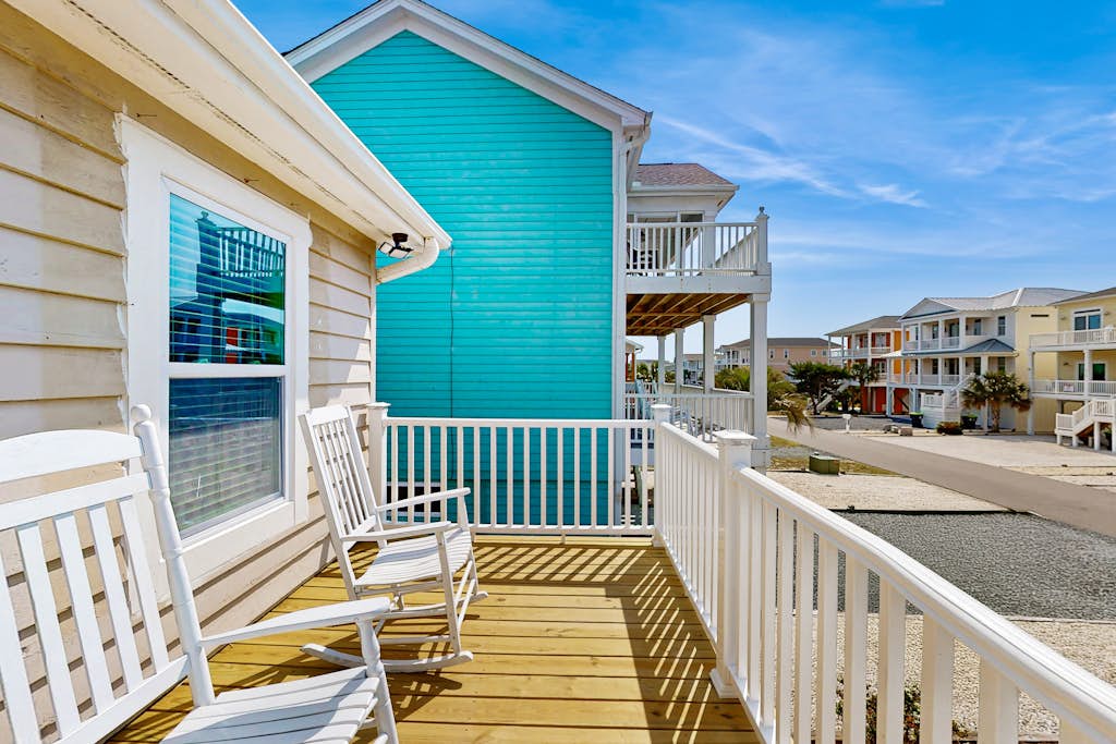 The Sack Shack: Stunning dog-friendly coastal home with private yard and close to beach access