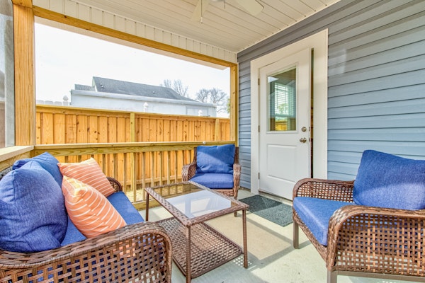 Delightful getaway near the beach with fast WiFi, gas grill, outdoor shower