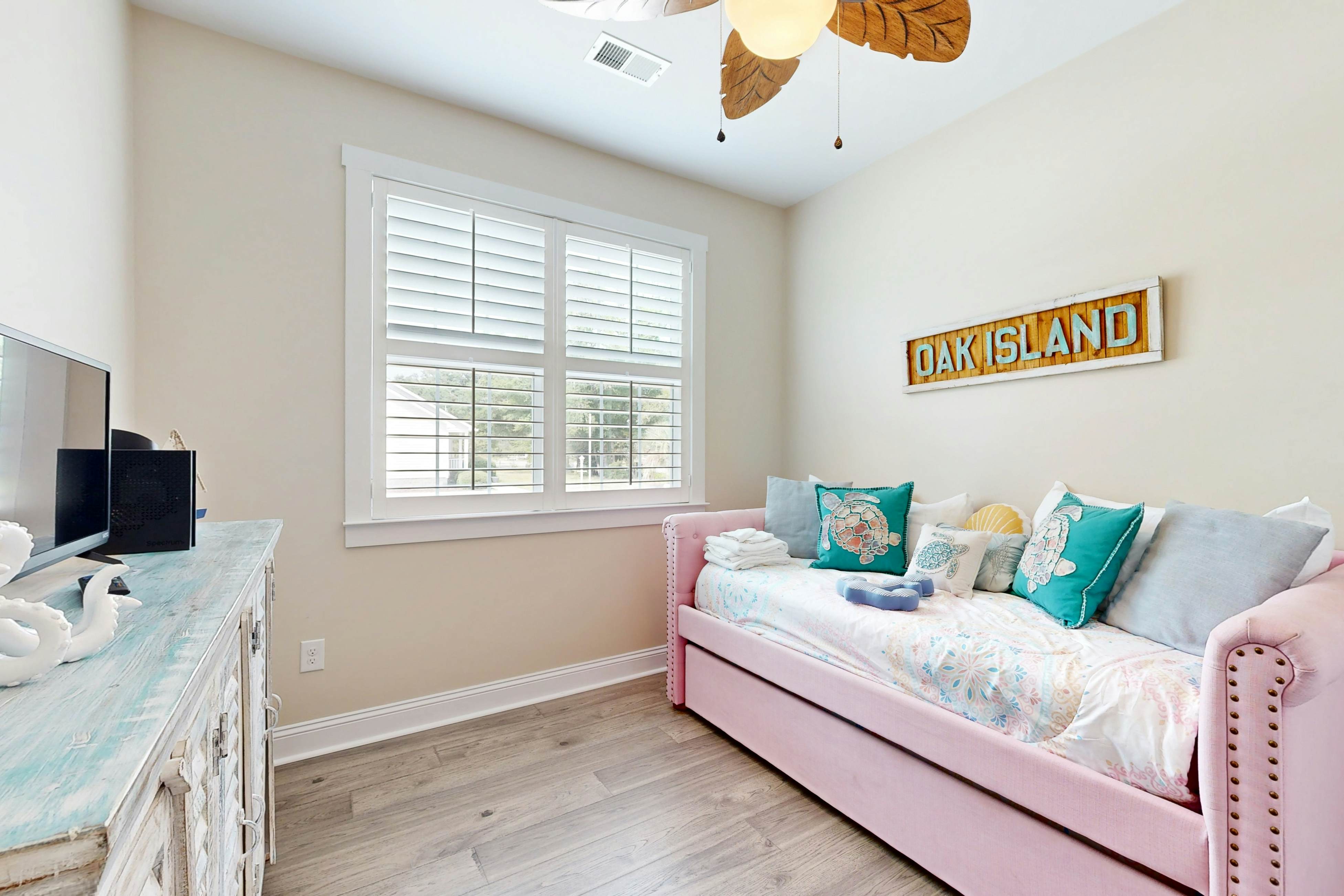 OAI83 2 Balls by the Sea