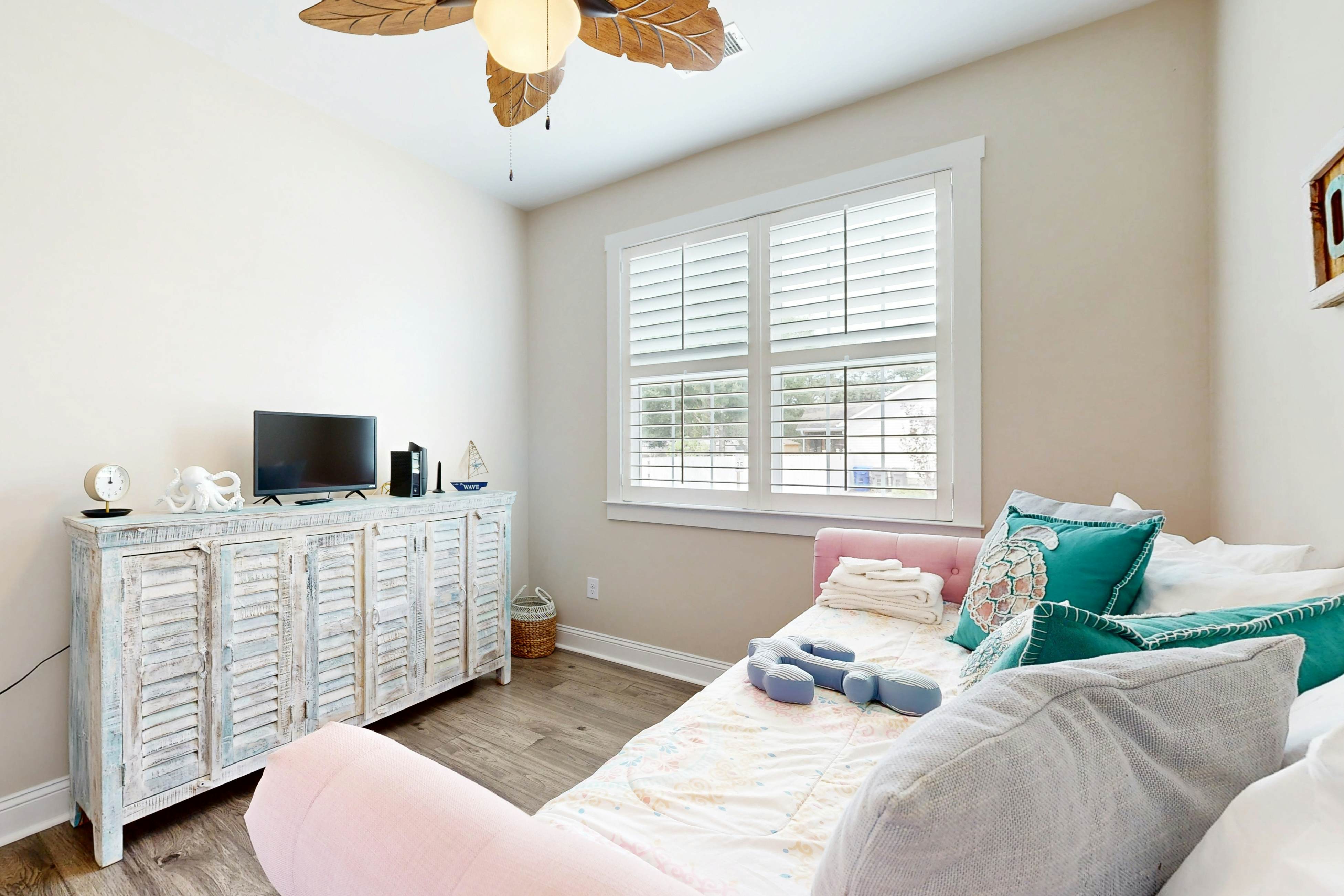 OAI83 2 Balls by the Sea