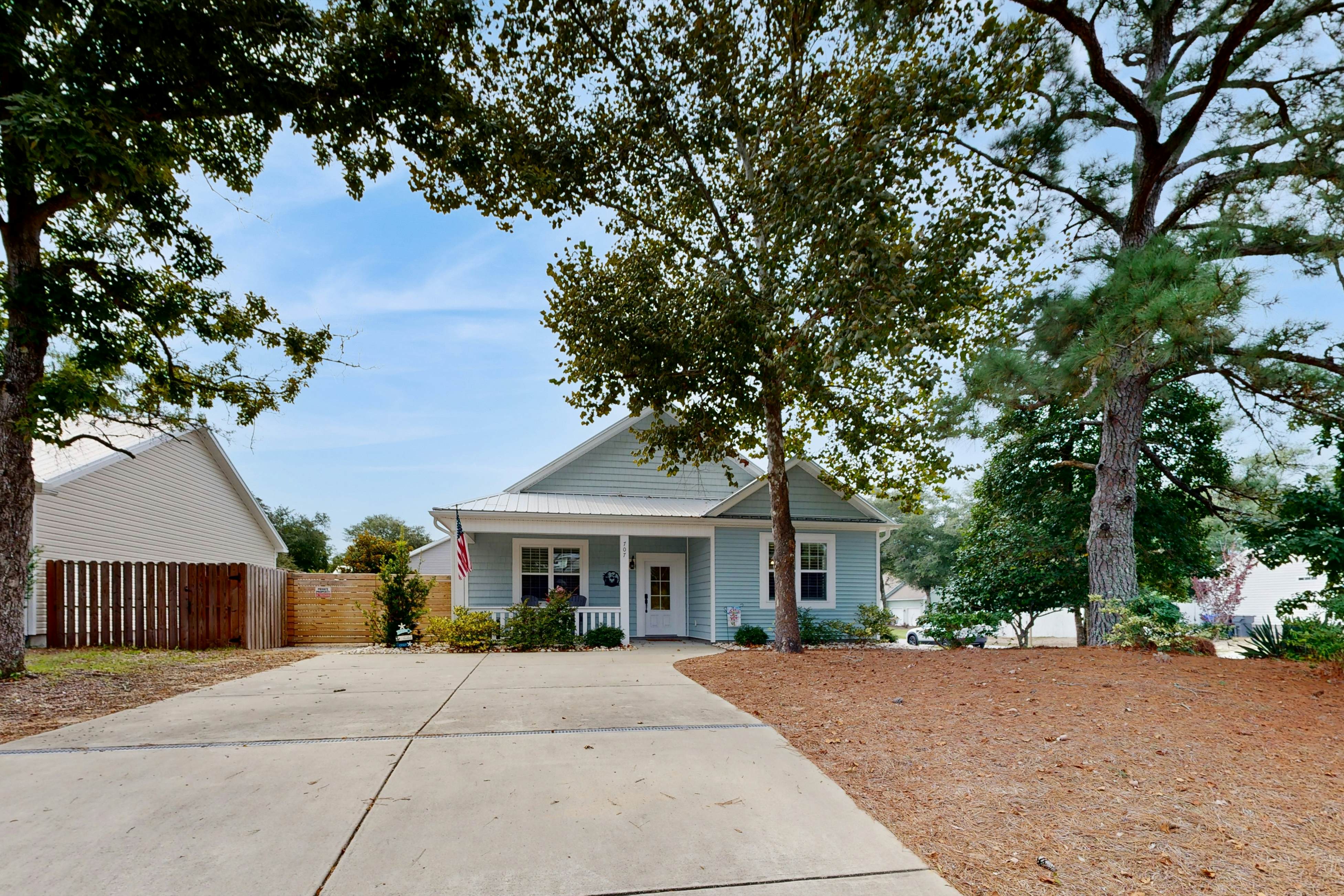 OAI83 2 Balls by the Sea