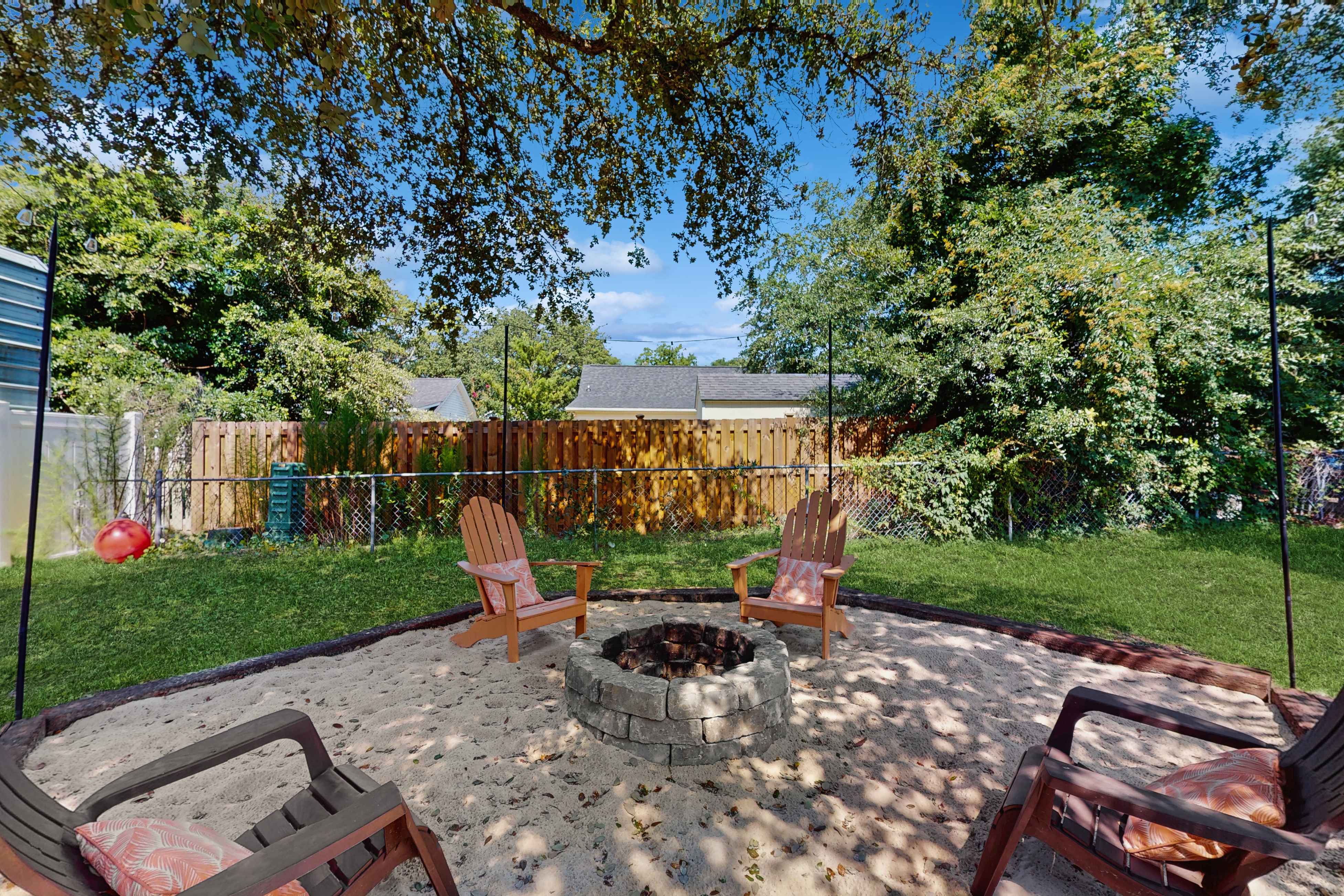 Dog-friendly coastal home with enclosed yard, private hot tub and fire-pit