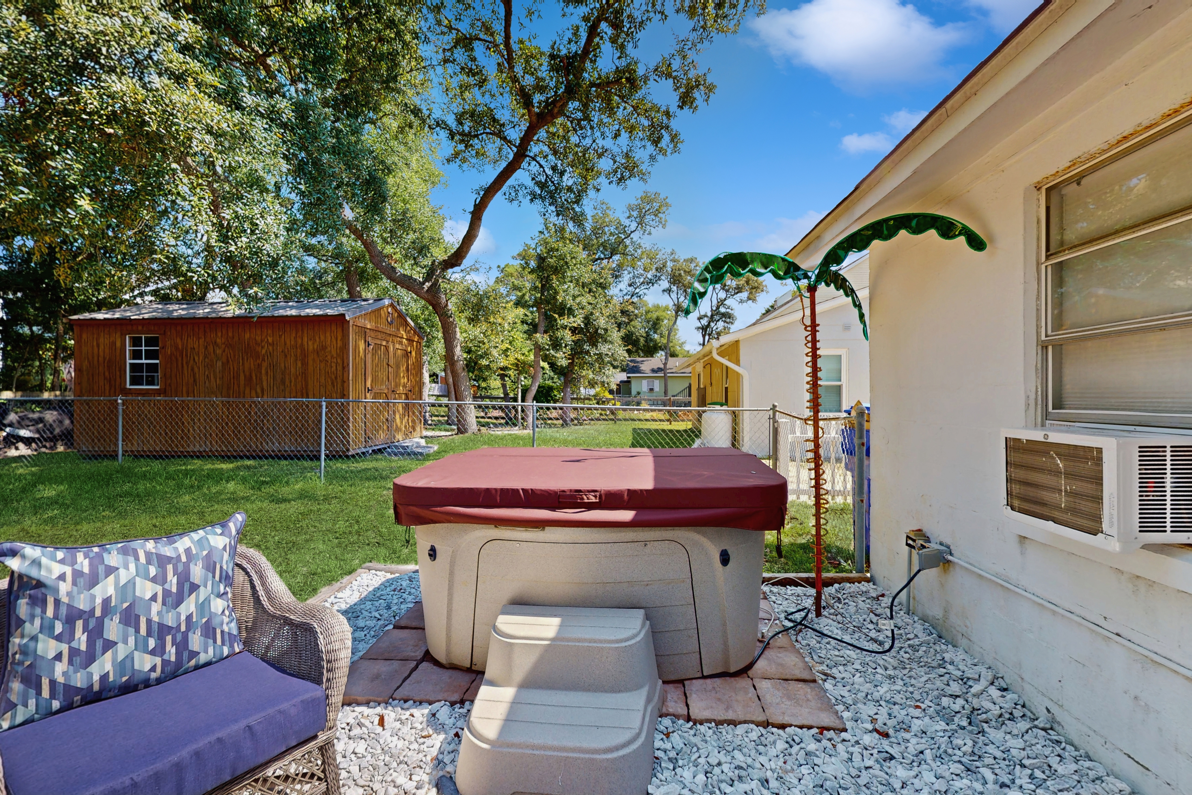 Dog-friendly coastal home with enclosed yard, private hot tub and fire-pit