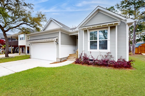 Coastal Elegance: Newly Constructed Retreat in Oak Island with Luxury Finishes