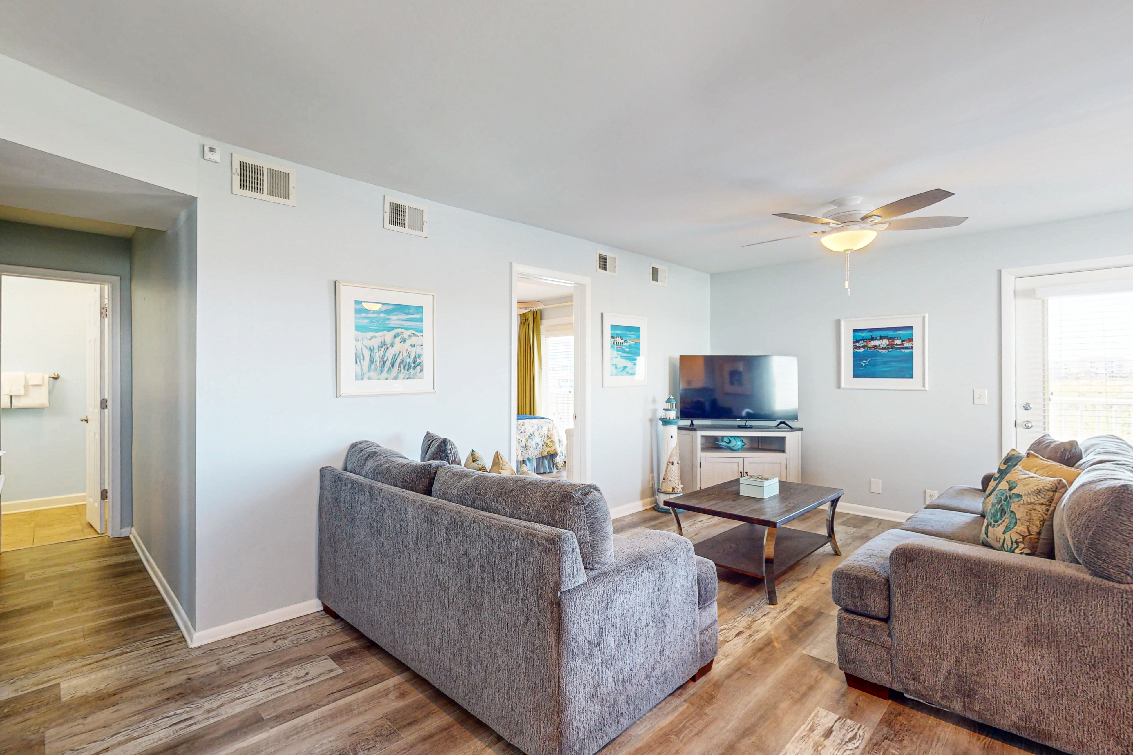 Seas the Day: Corner Unit with Pool - Two Blocks to Beach