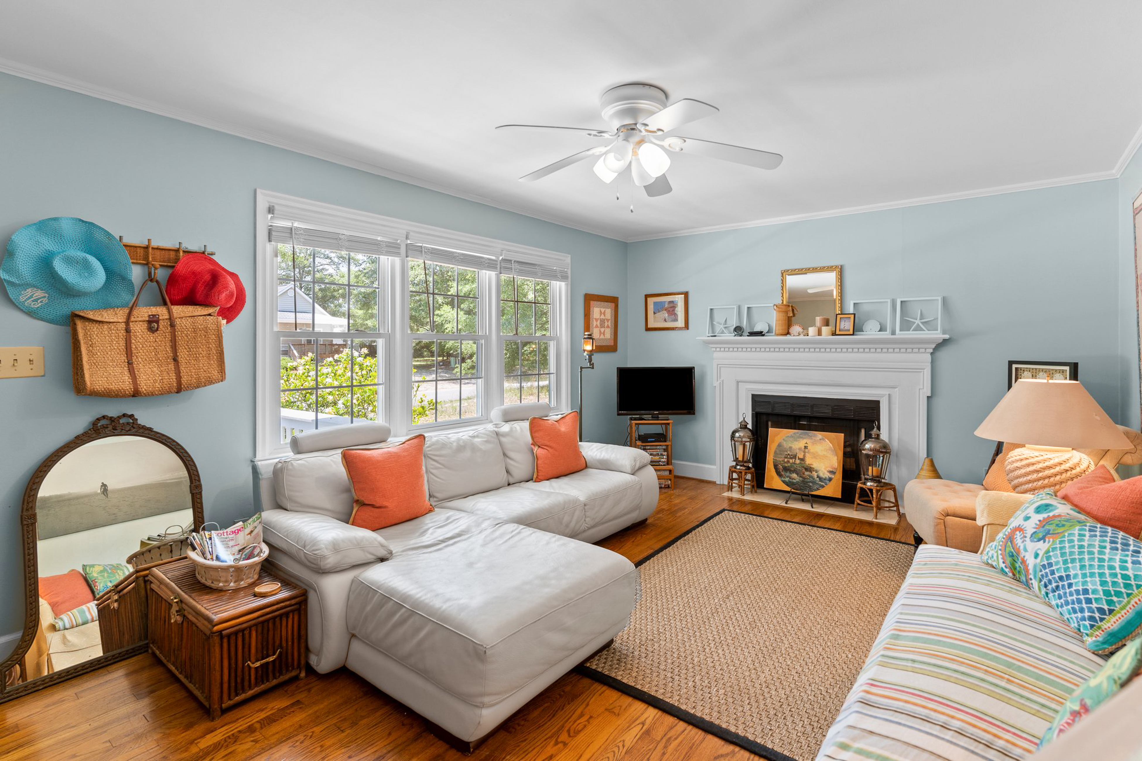 Comfortable, dog-friendly home near the beach with deck, WiFi & W/D