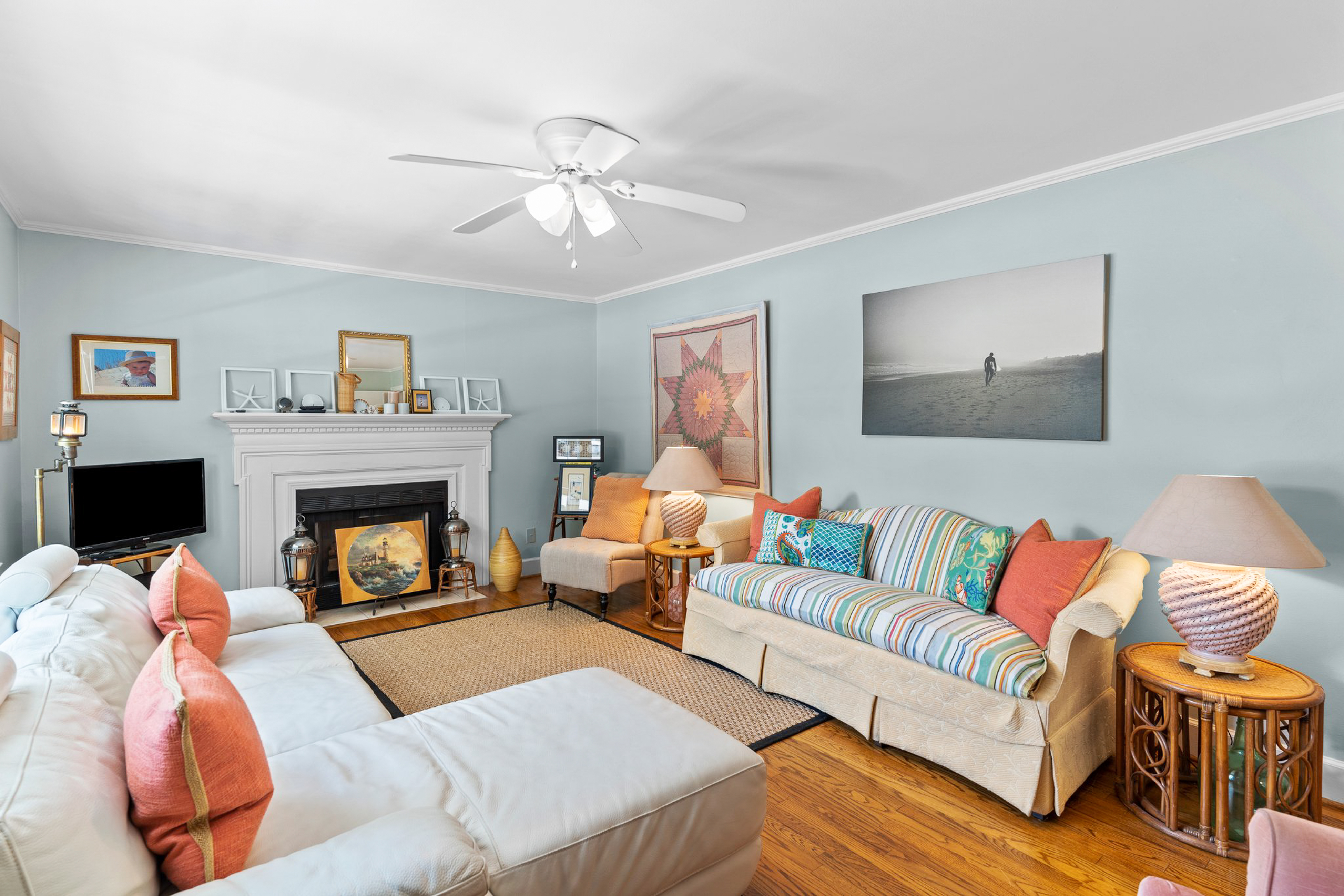 Comfortable, dog-friendly home near the beach with deck, WiFi & W/D