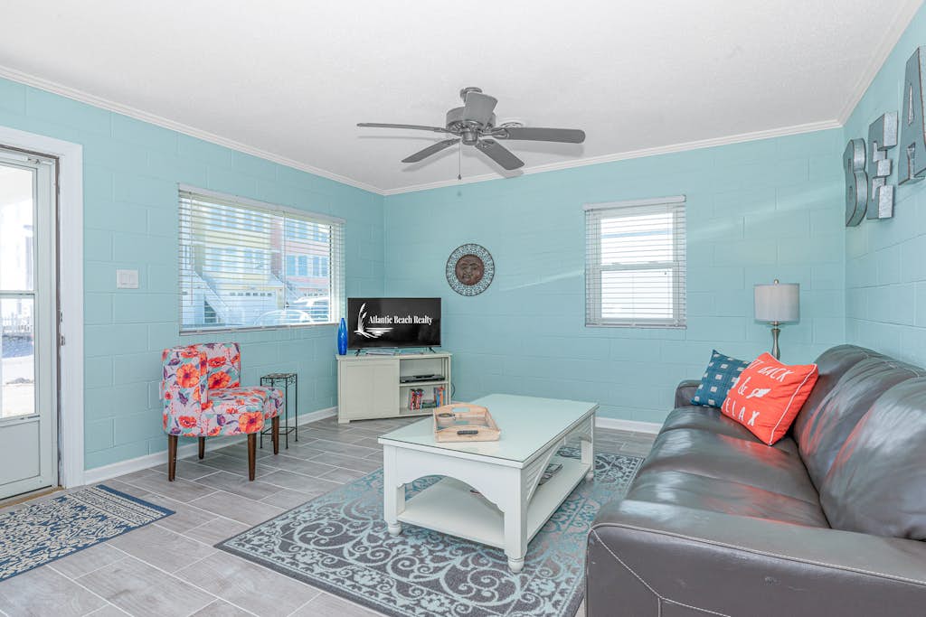 Toes in the Sand Unit A: Dog-Friendly, Third-Row Duplex- a Short Walk from the Beach
