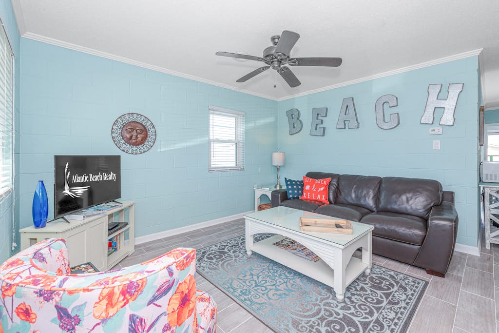 Toes in the Sand Unit A: Dog-Friendly, Third-Row Duplex- a Short Walk from the Beach