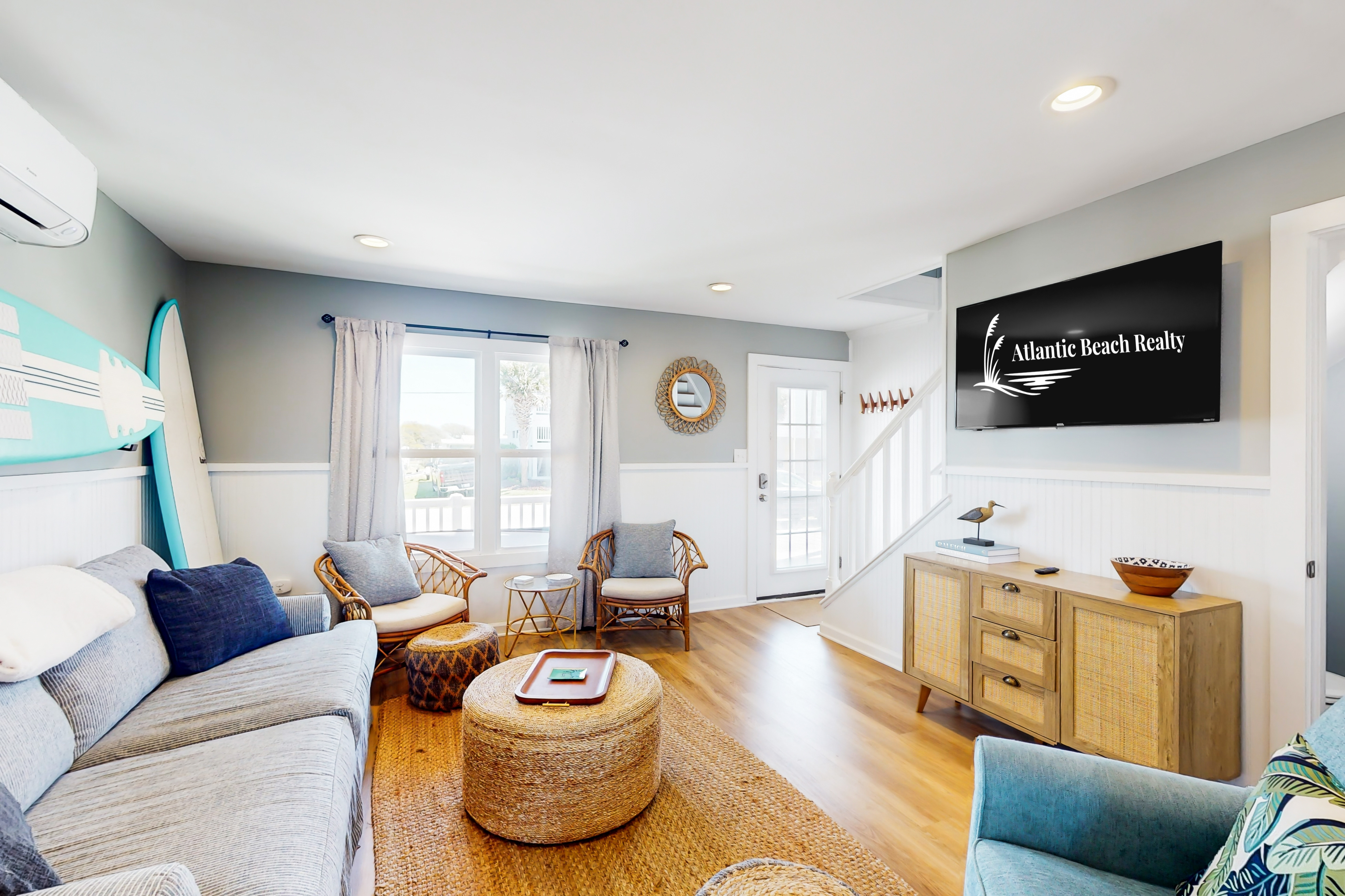 Bogue Banks Beauty - Unit B:Updated two-story townhouse, furnished porch