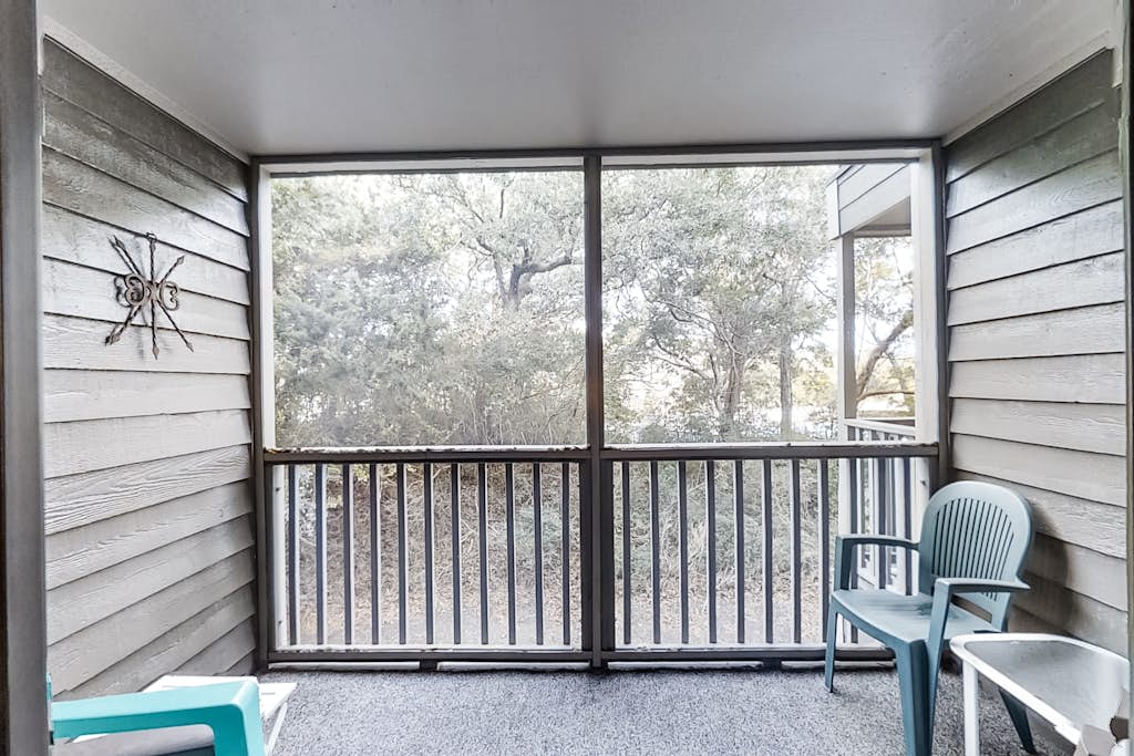 First-Floor Condo in Oceanfront Complex with WiFi, W/D & Shared Pools/Gym/Tennis