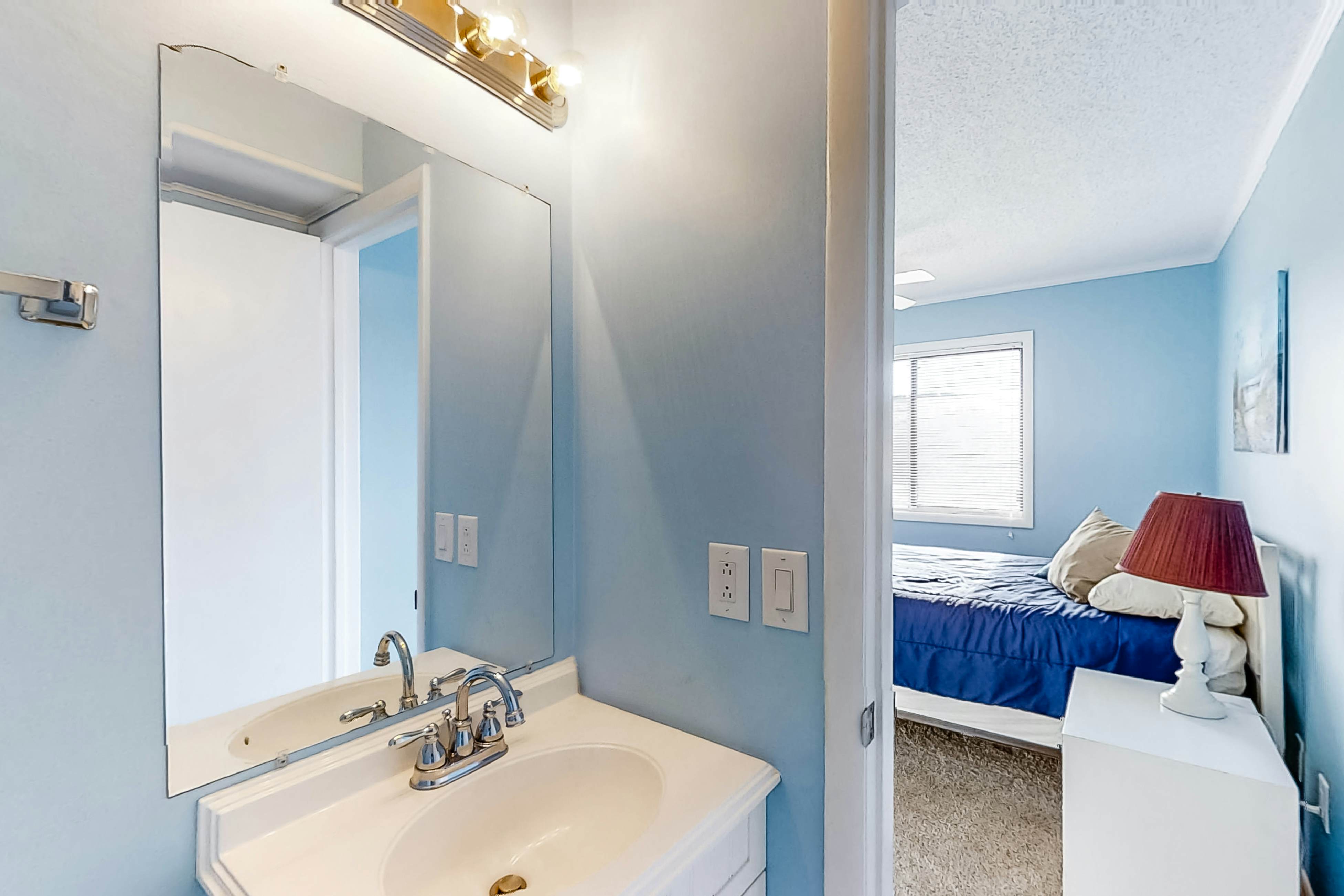 ABIBS45 Island Beach & Racquet Club G104