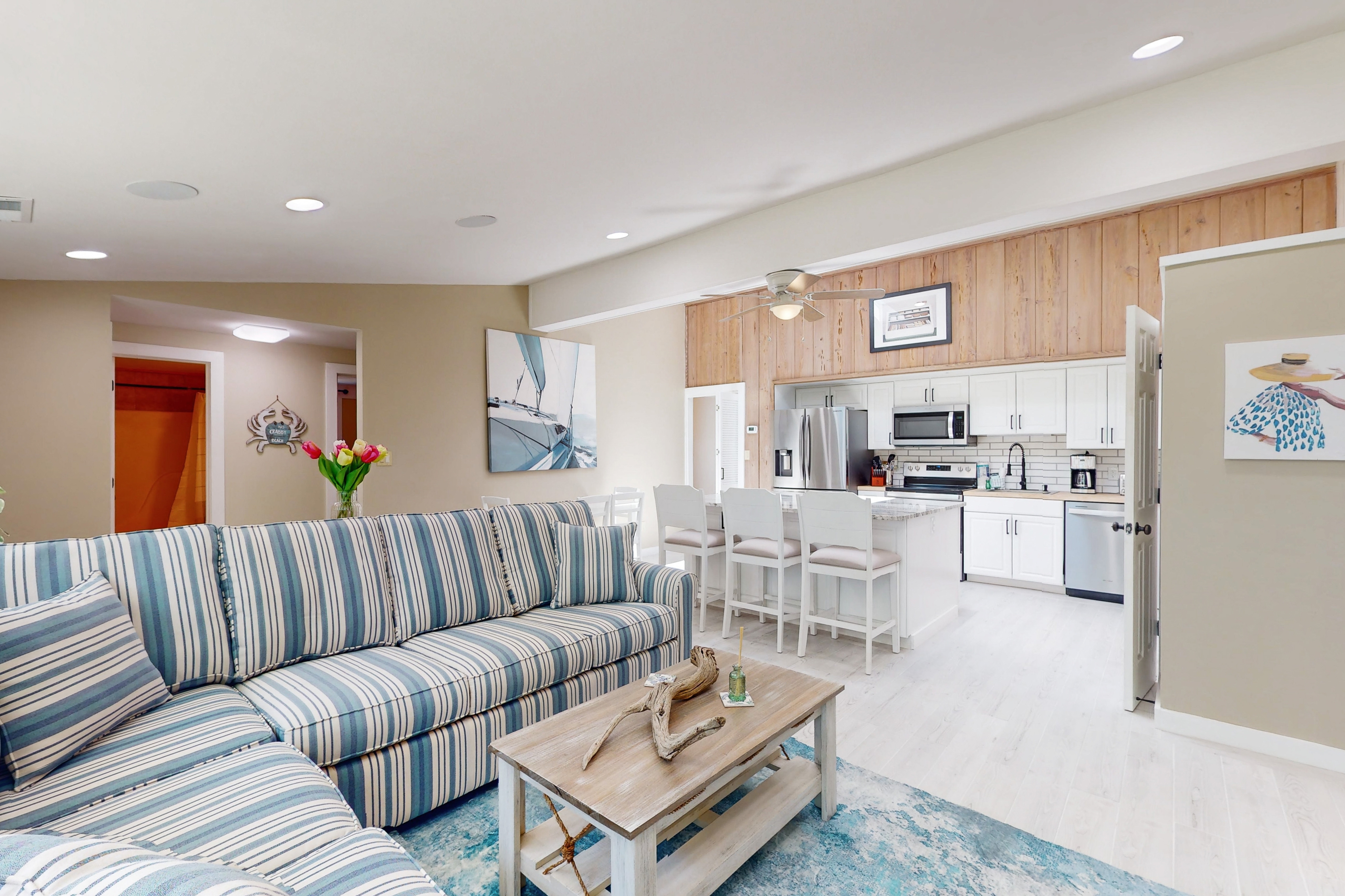 Hidden in the Oaks: Dog-friendly, close to beach and local attractions!