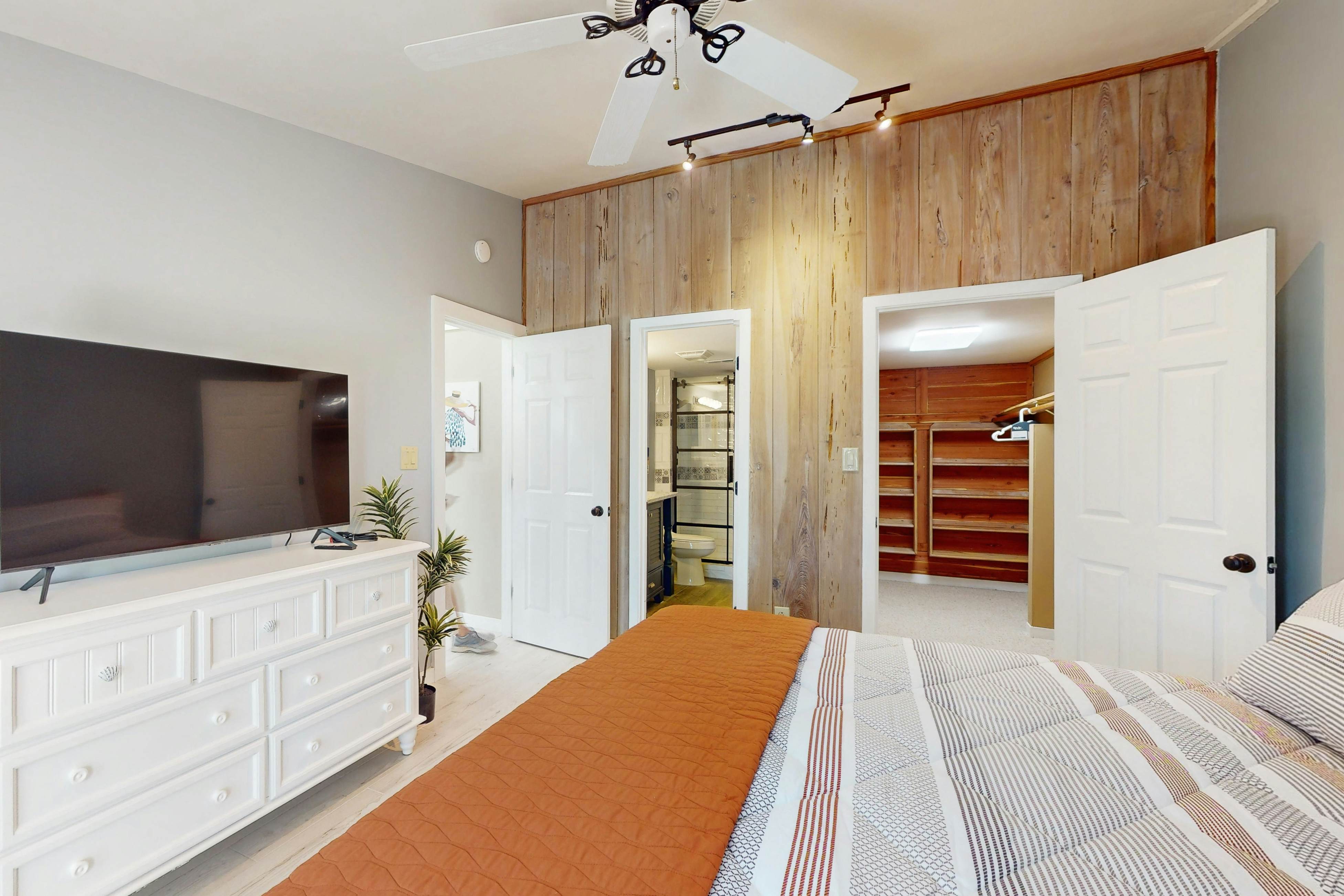 AB162 Hidden in the Oaks