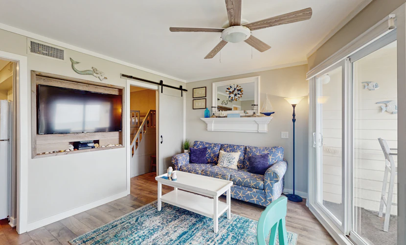 Wonderful Third-Floor Condo in Oceanfront Complex w/Shared Pools & Hot Tub, WiFi