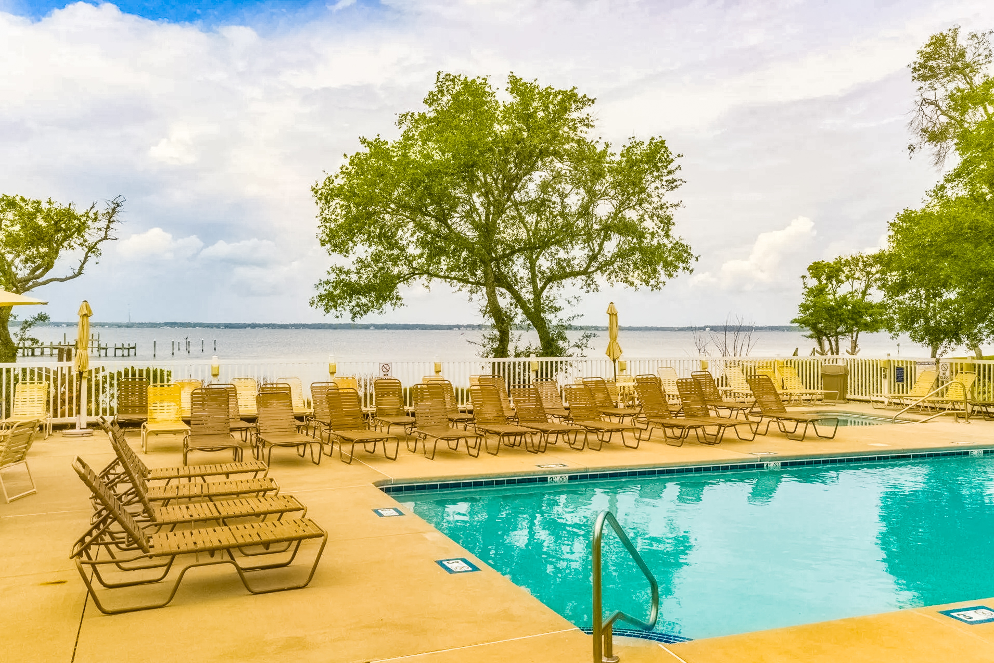Sound side condo with sunset view balcony - close to pool, hot tub, and pier