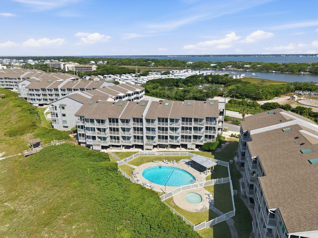 2nd-Floor Oceanfront Home w/Ocean Views From Balcony + Free WiFi & Shared Pool