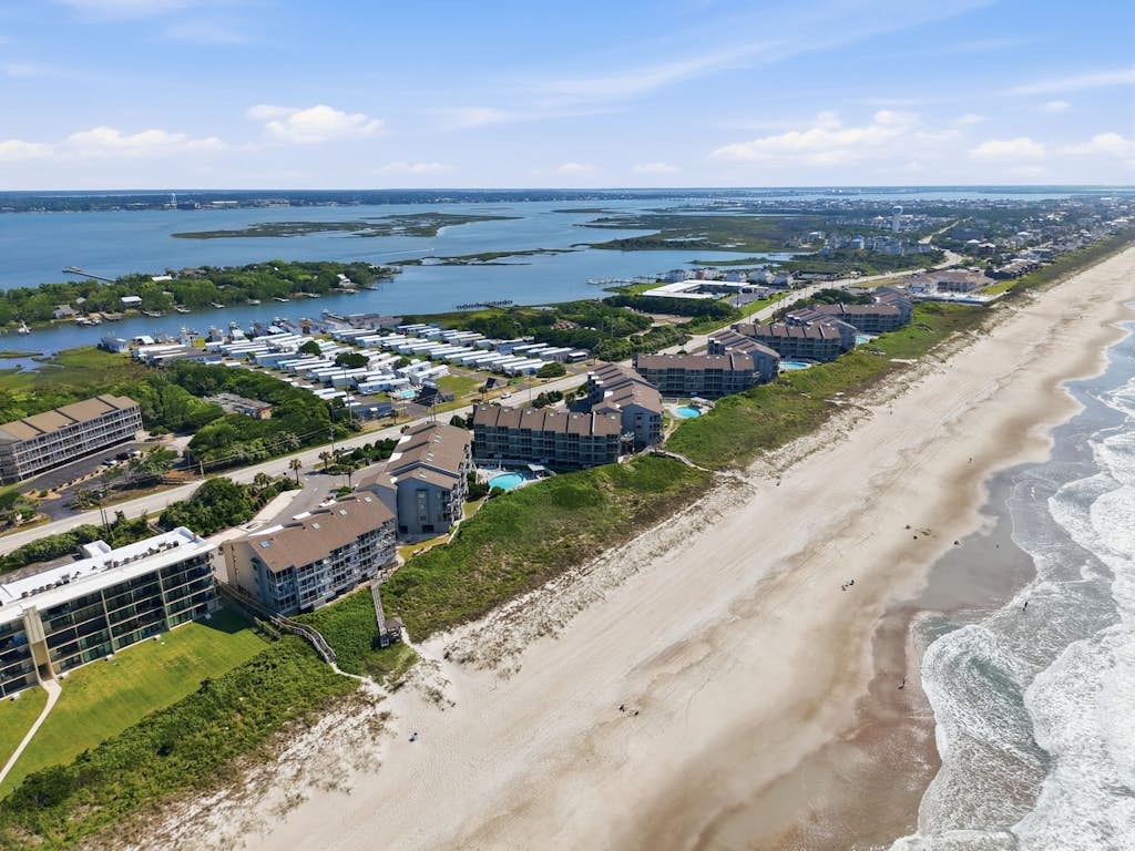 2nd-Floor Oceanfront Home w/Ocean Views From Balcony + Free WiFi & Shared Pool
