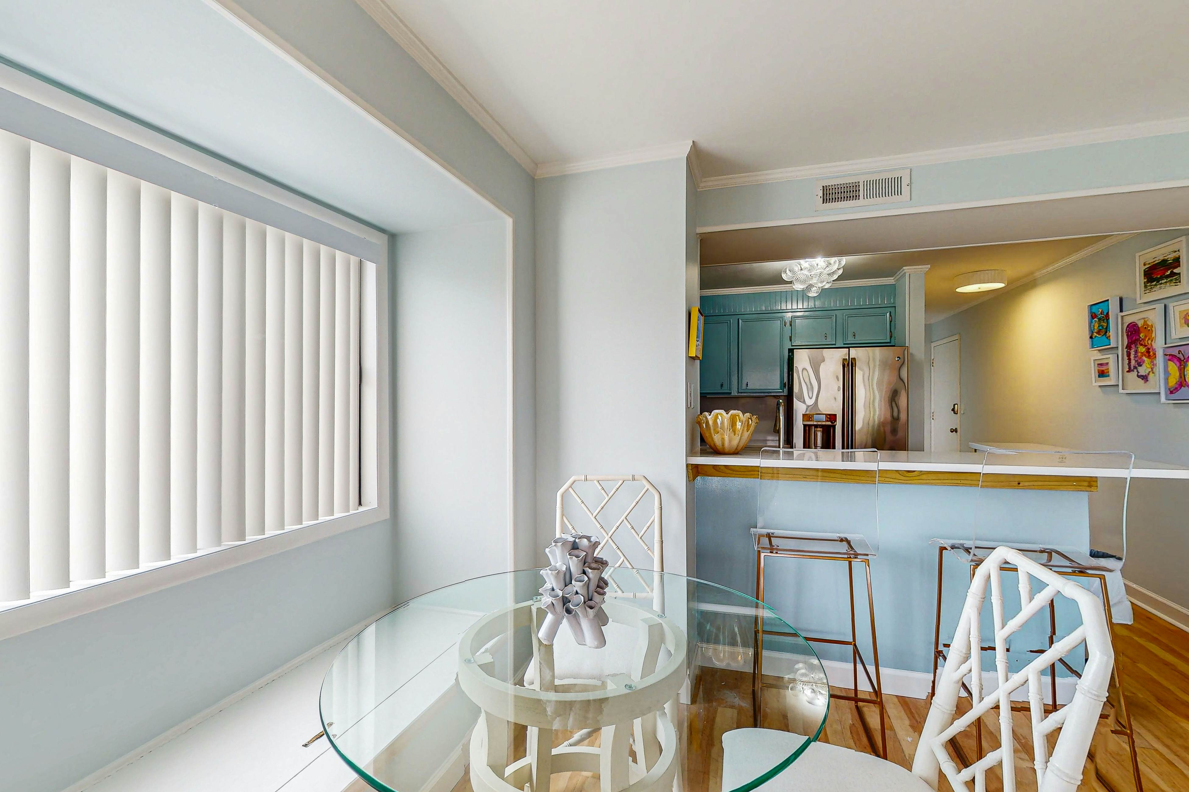 ABIBS150 Island Beach & Racquet Club G210