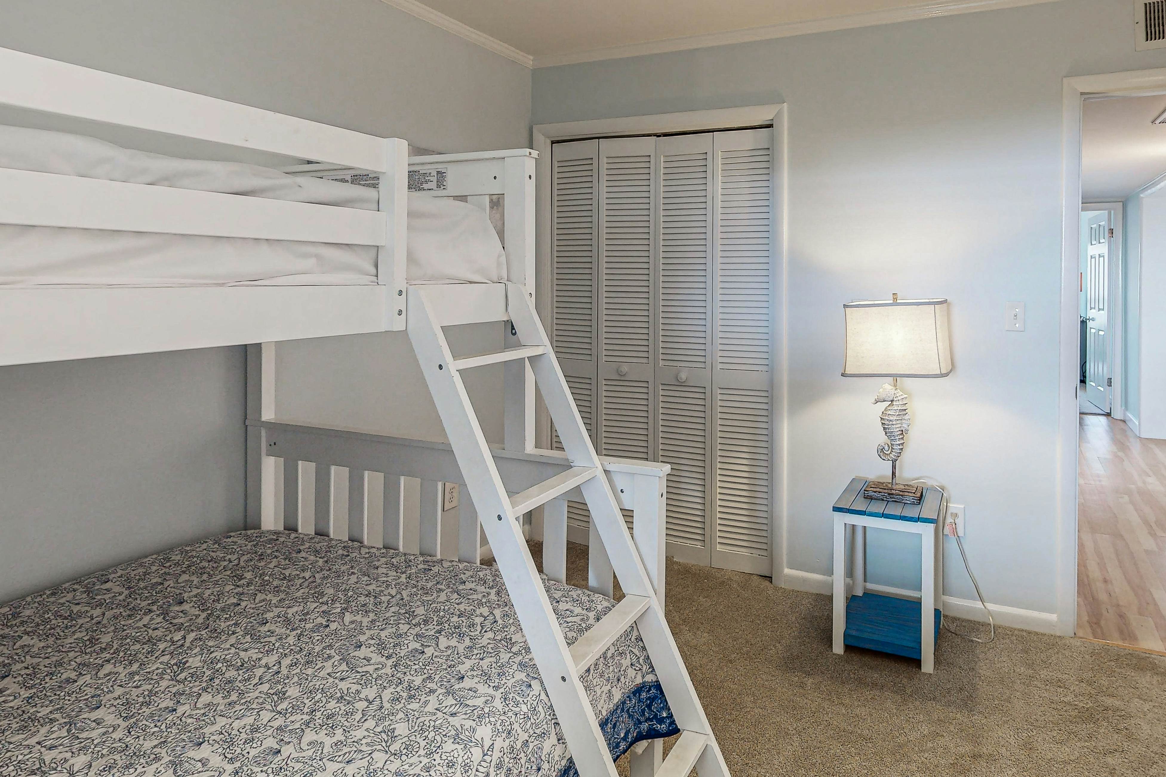 ABIBS150 Island Beach & Racquet Club G210