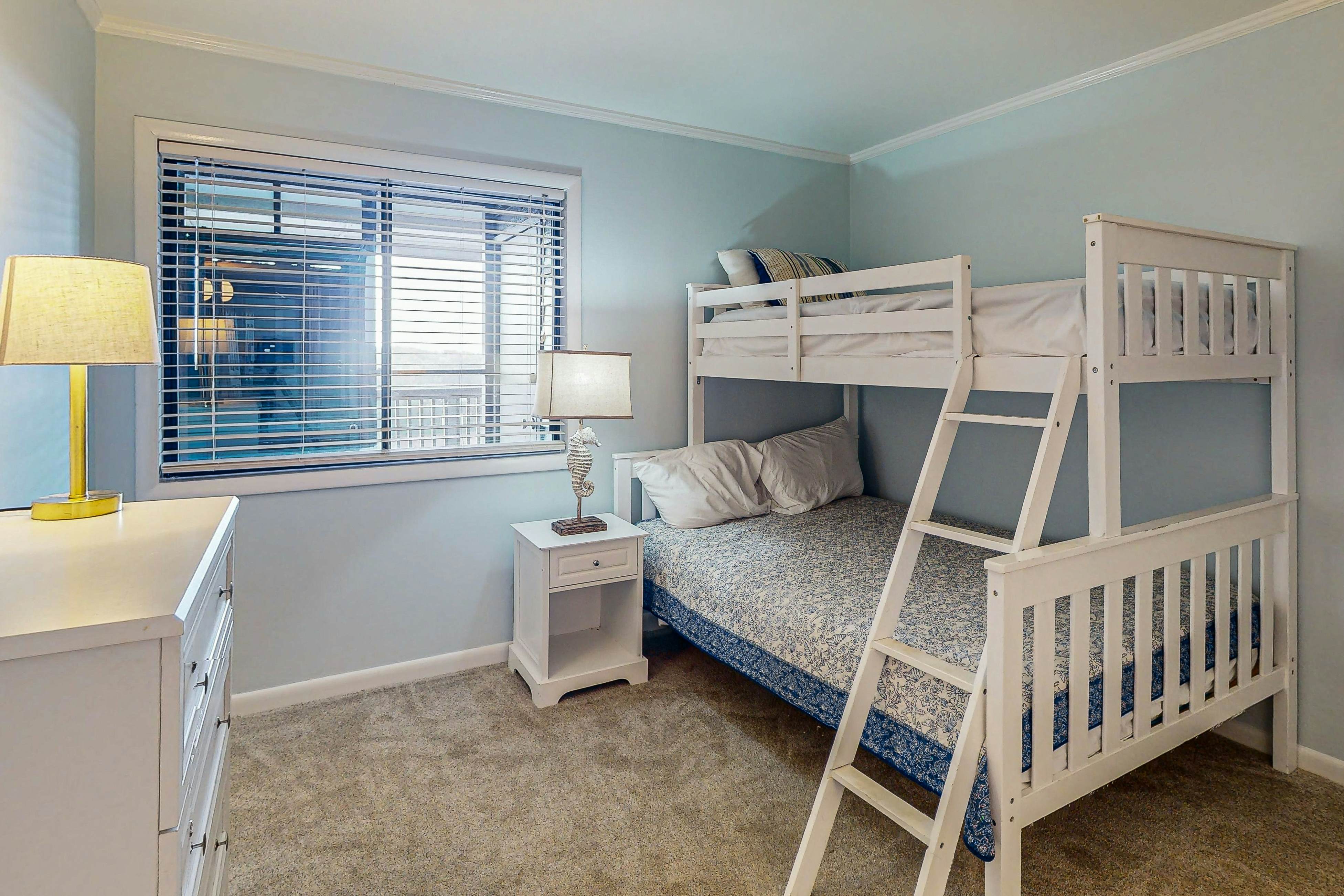 ABIBS150 Island Beach & Racquet Club G210