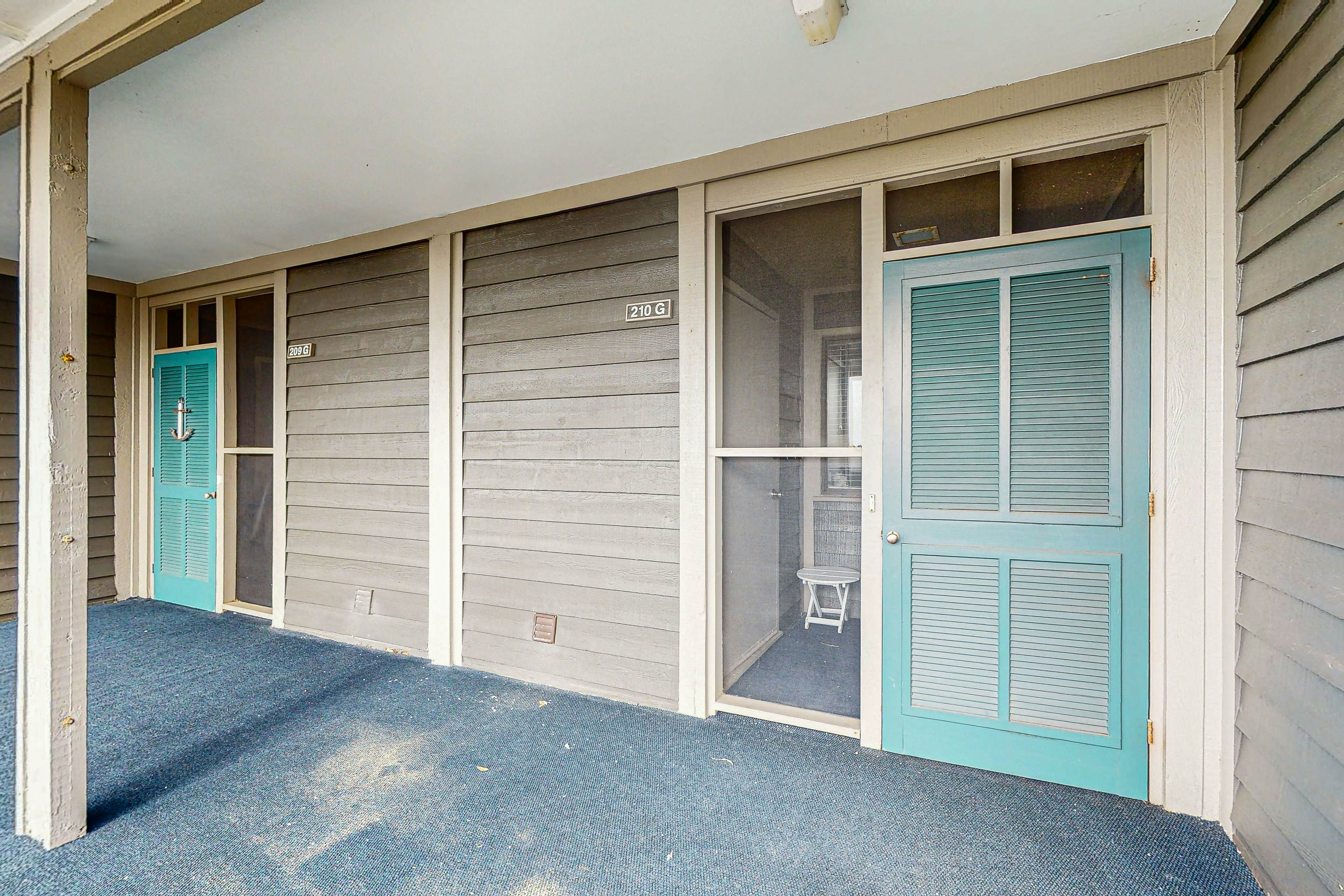 ABIBS150 Island Beach & Racquet Club G210