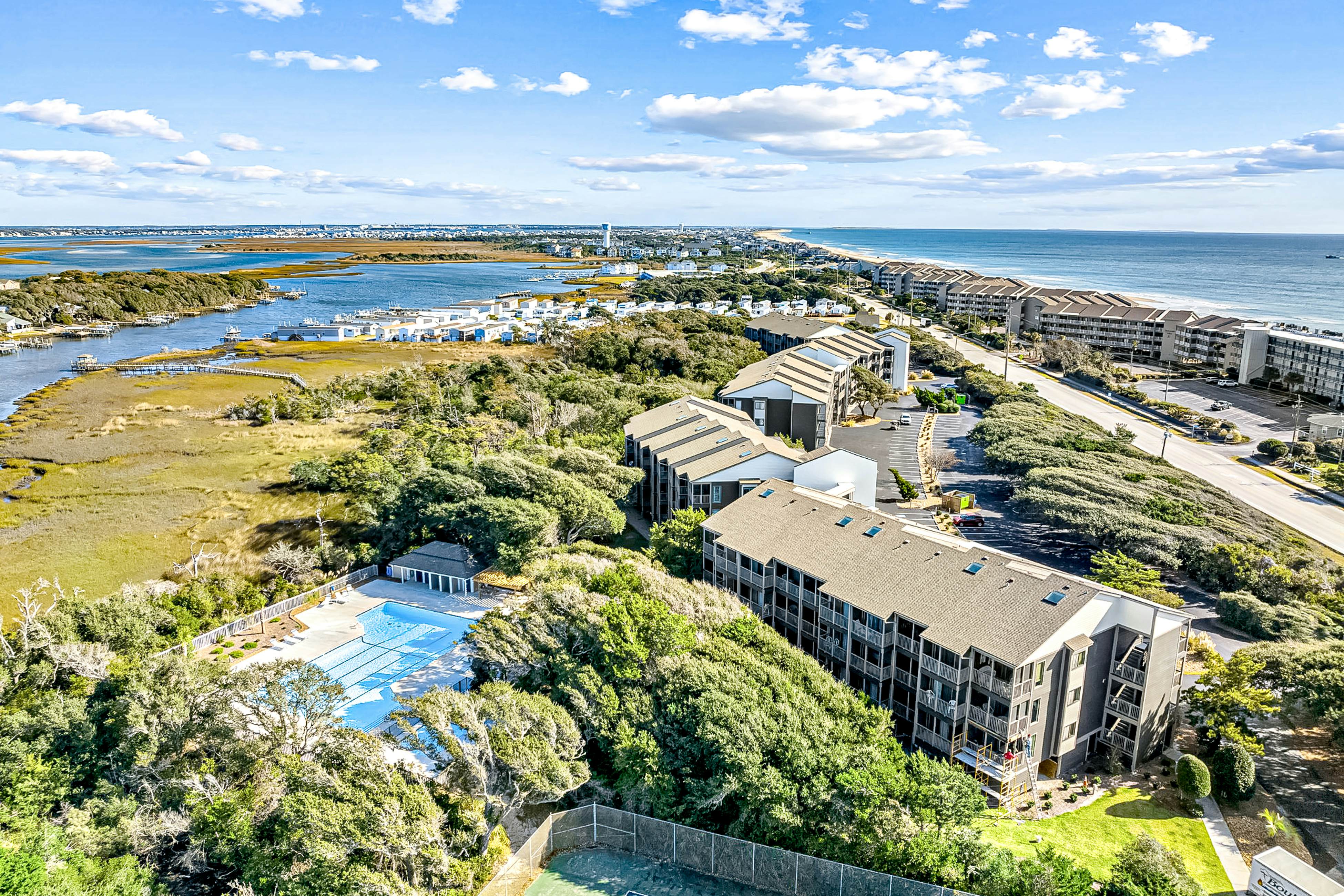 ABIBS150 Island Beach & Racquet Club G210