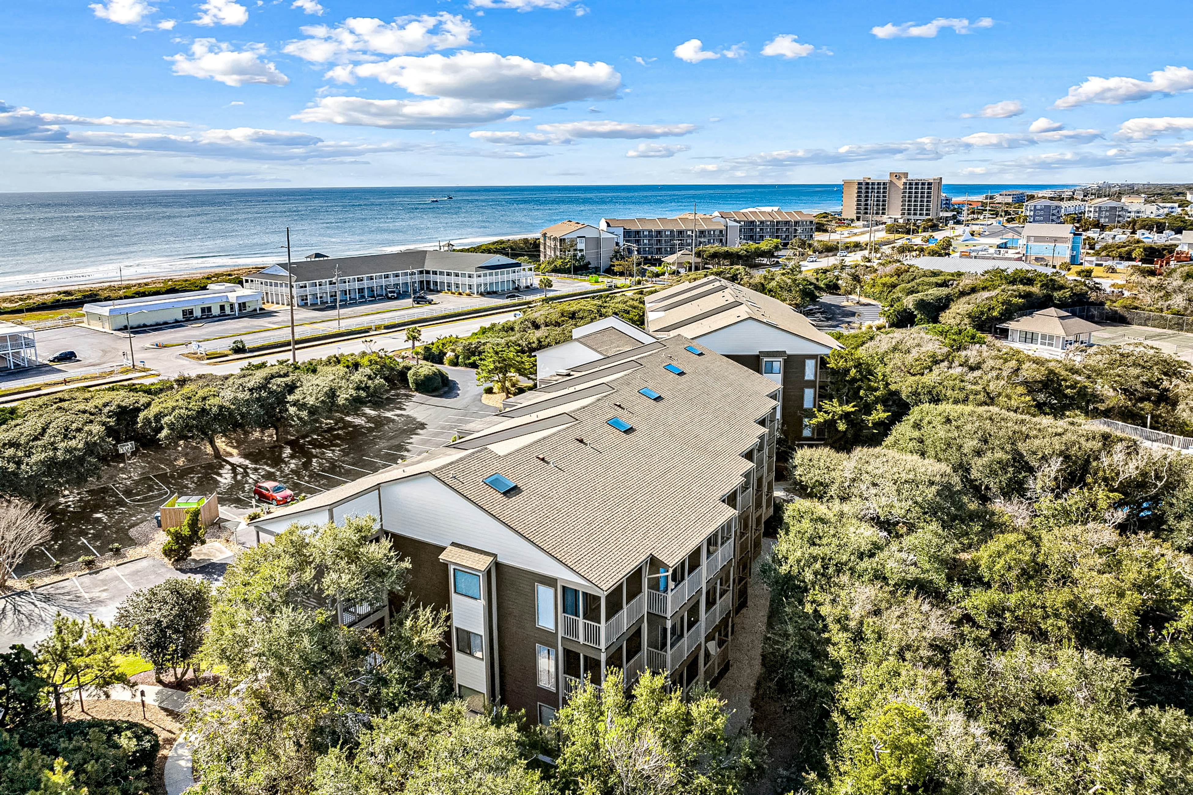 ABIBS150 Island Beach & Racquet Club G210