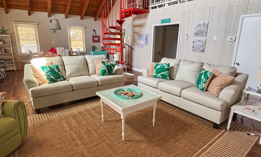 3rd-row beach cottage with ocean views, beach access, deck, & grill