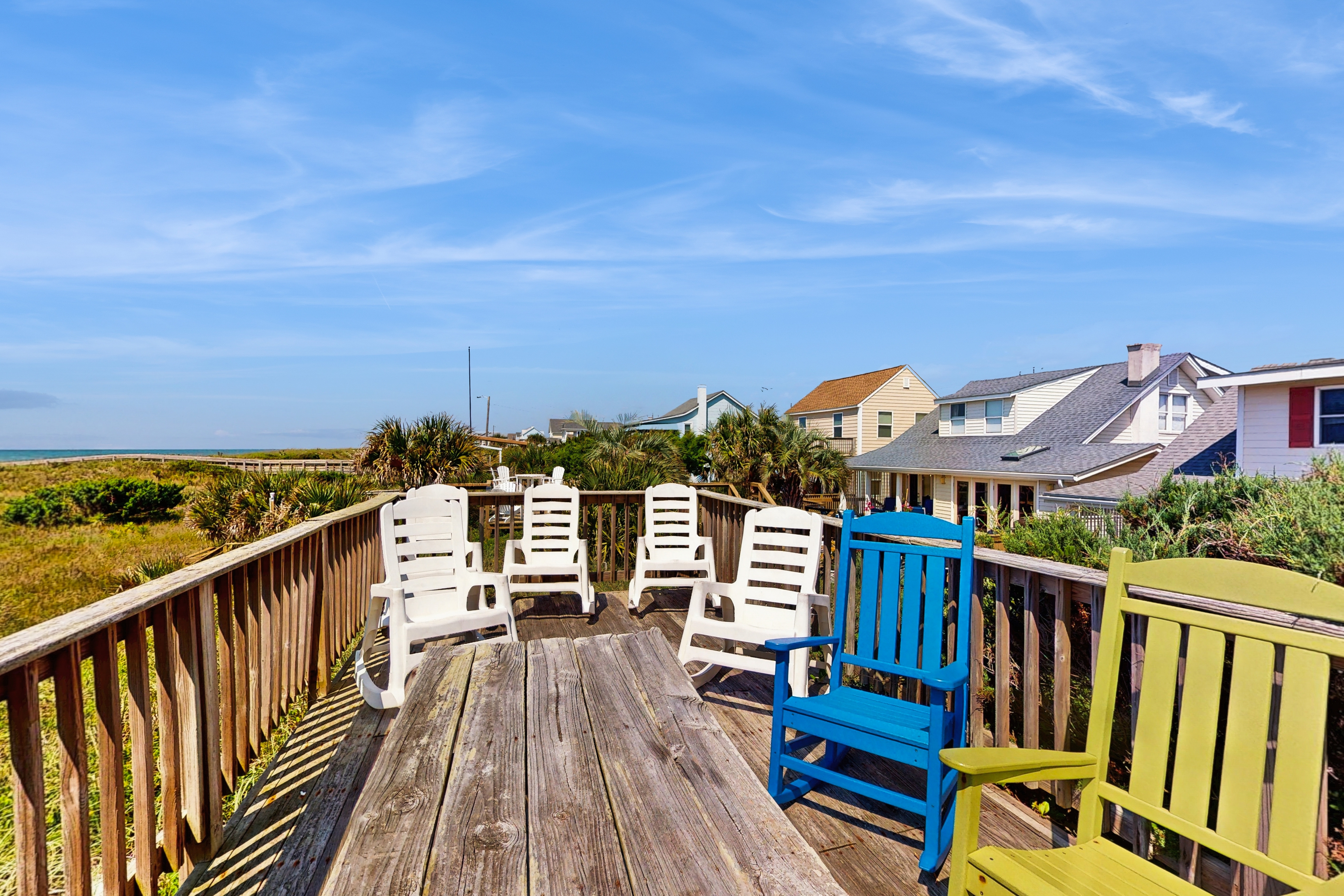 Oceanfront beach cottage with large deck & W/D - dog-friendly