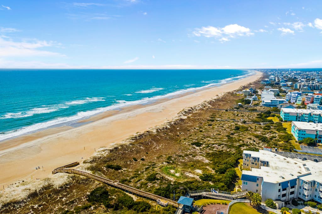 Coastal Condo with outdoor pool, hot tub, and beach access