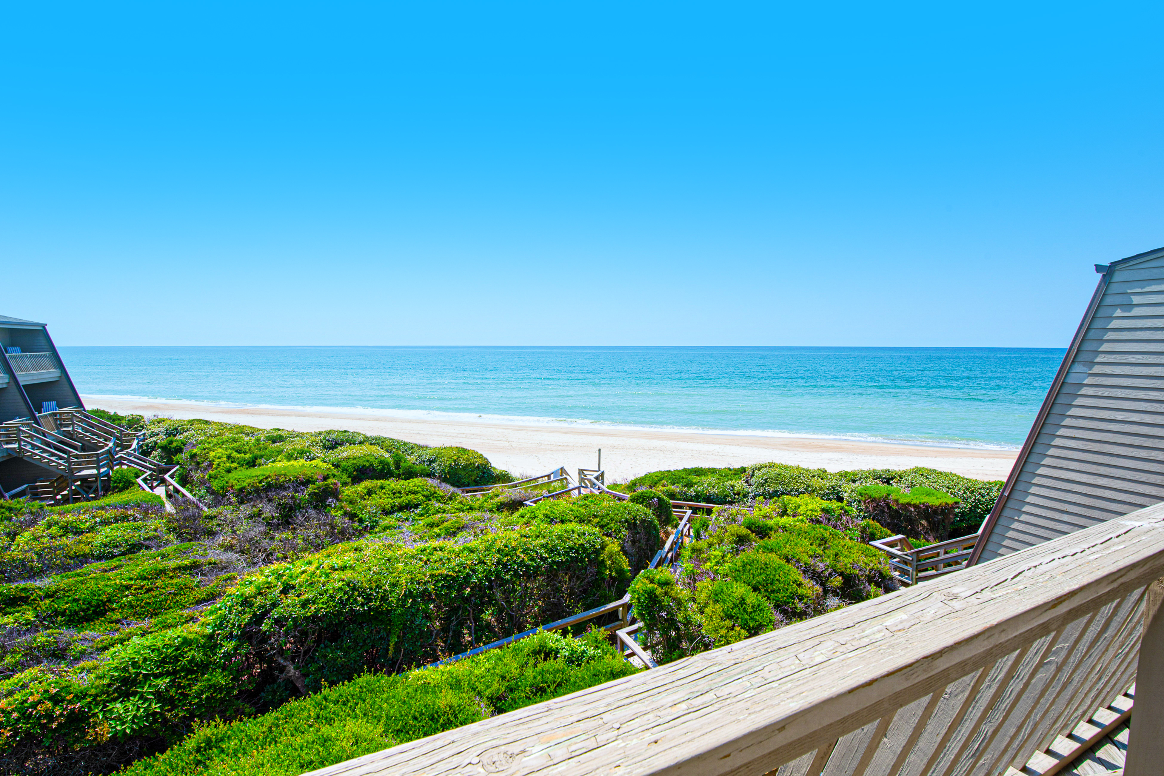 Multi-Level, Oceanfront Condo in Pine Knoll Shores w/Free WiFi, Shared Pool