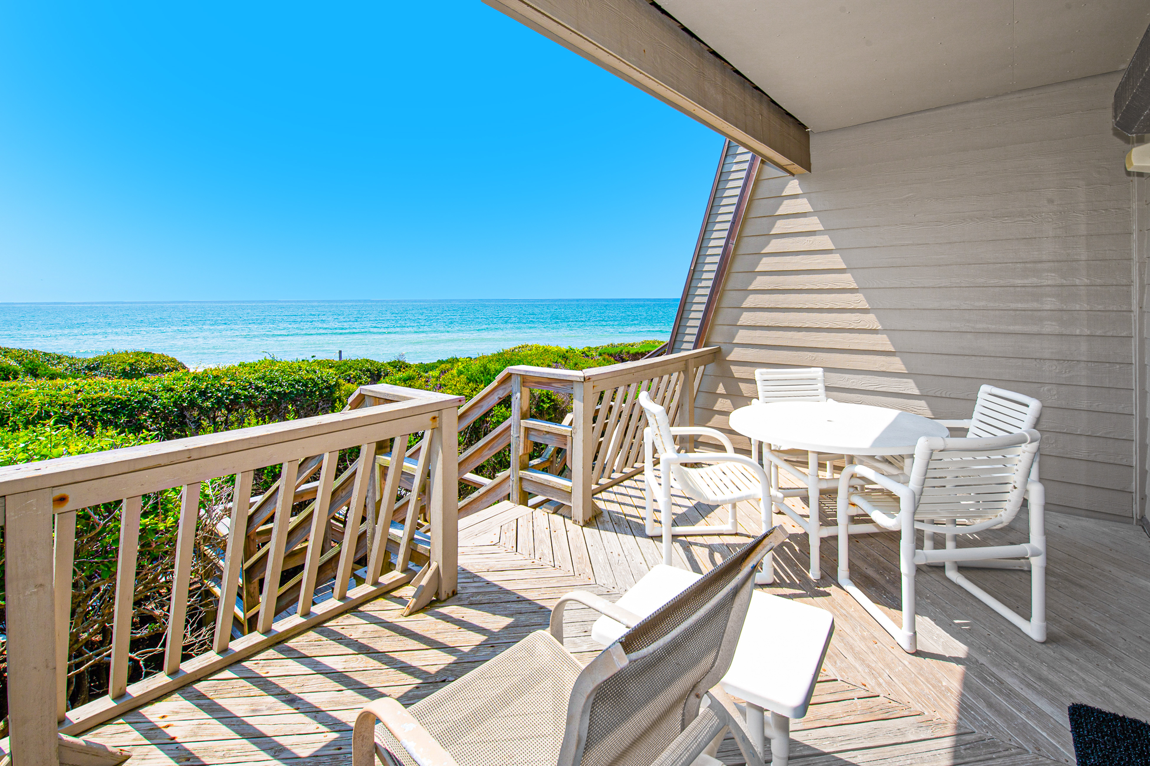 Multi-Level, Oceanfront Condo in Pine Knoll Shores w/Free WiFi, Shared Pool