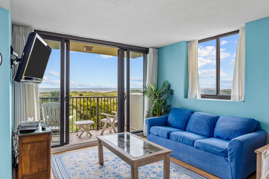 Ocean view condo with pool, sauna, gym, and tennis courts - walk to the beach