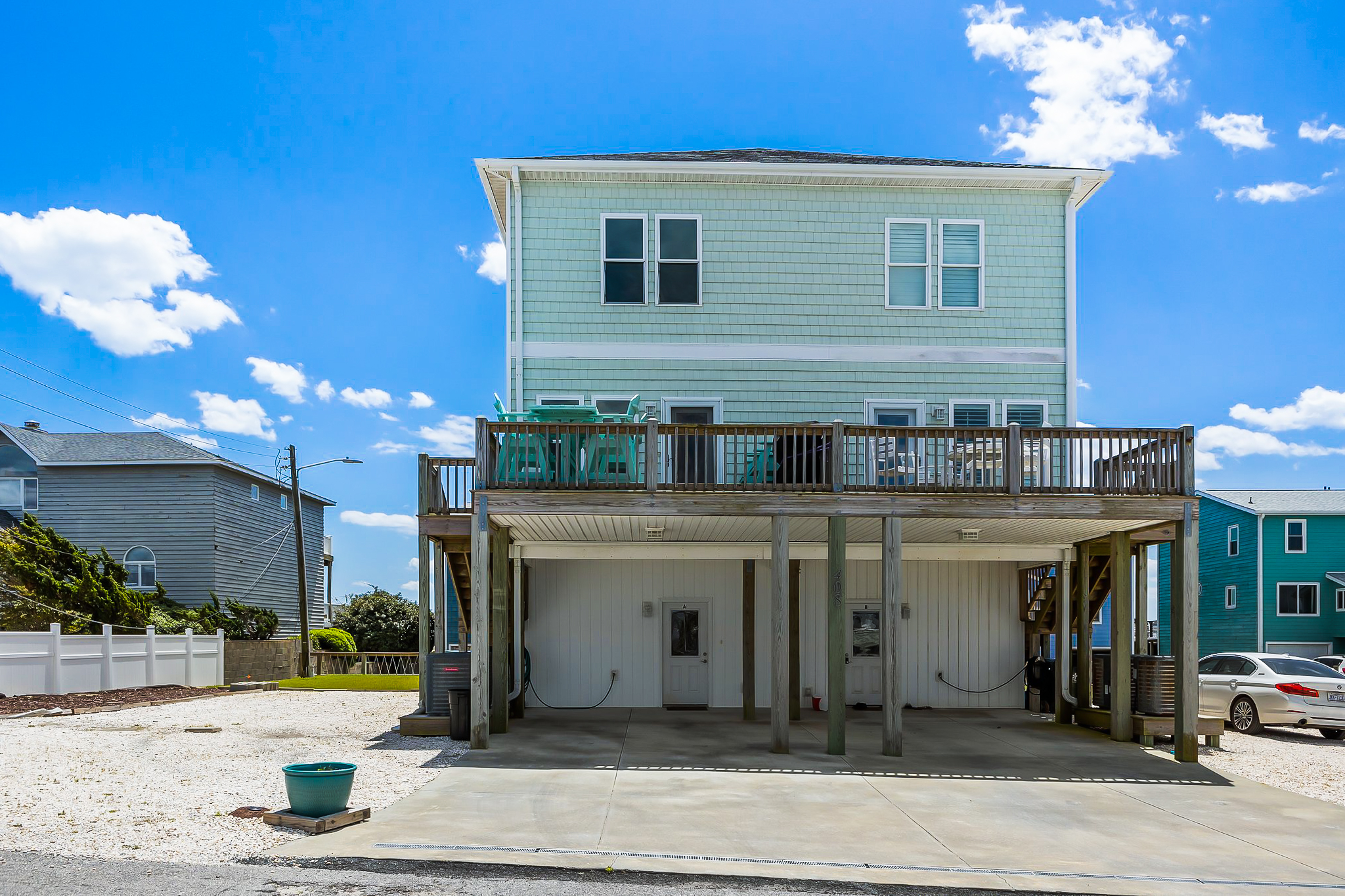 Ocean Crystal A: 2nd-row duplex, ocean views, walk to beach/pier