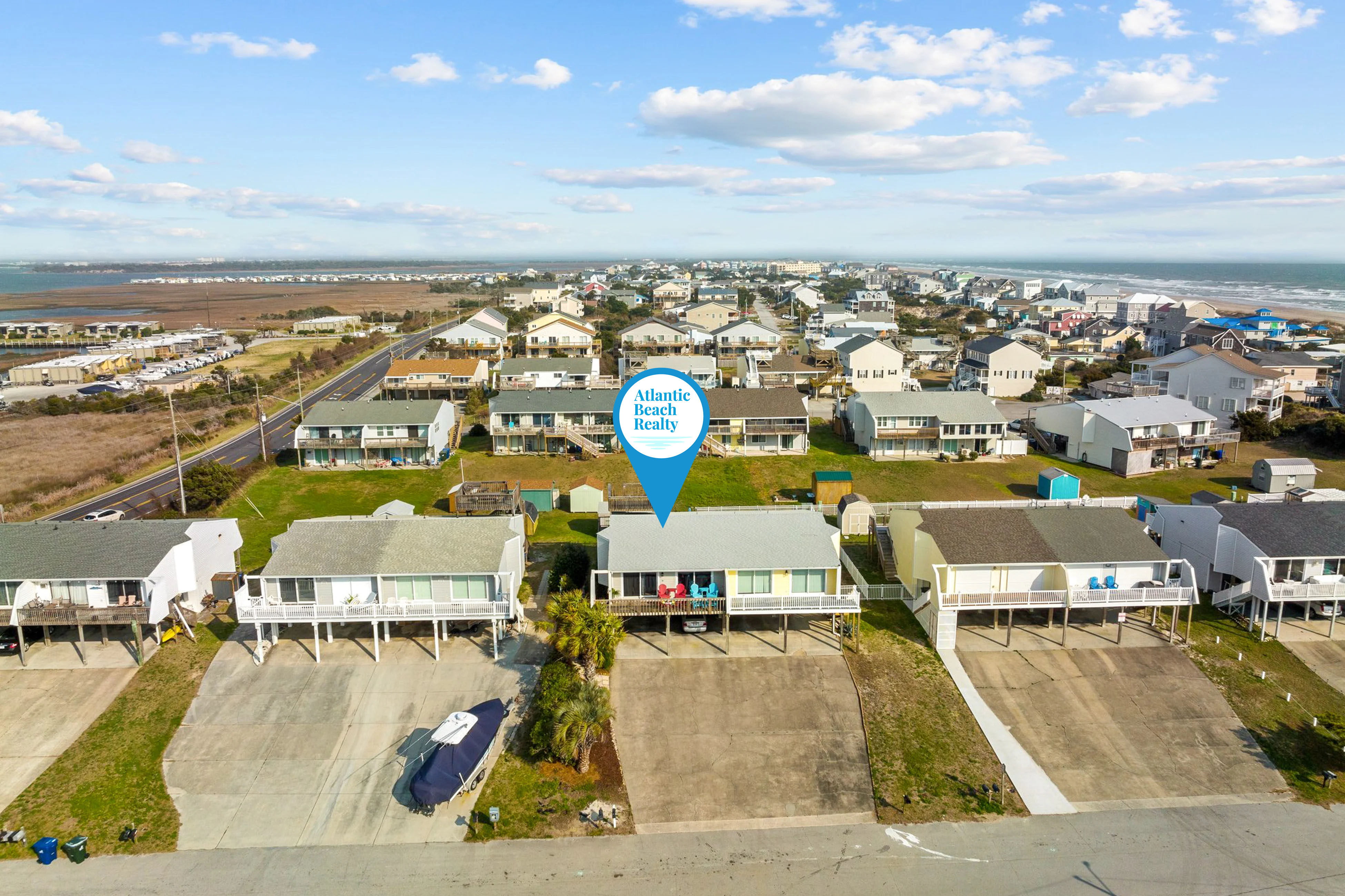 The Crows Nest: Dog-friendly townhouse,ocean view, beach access