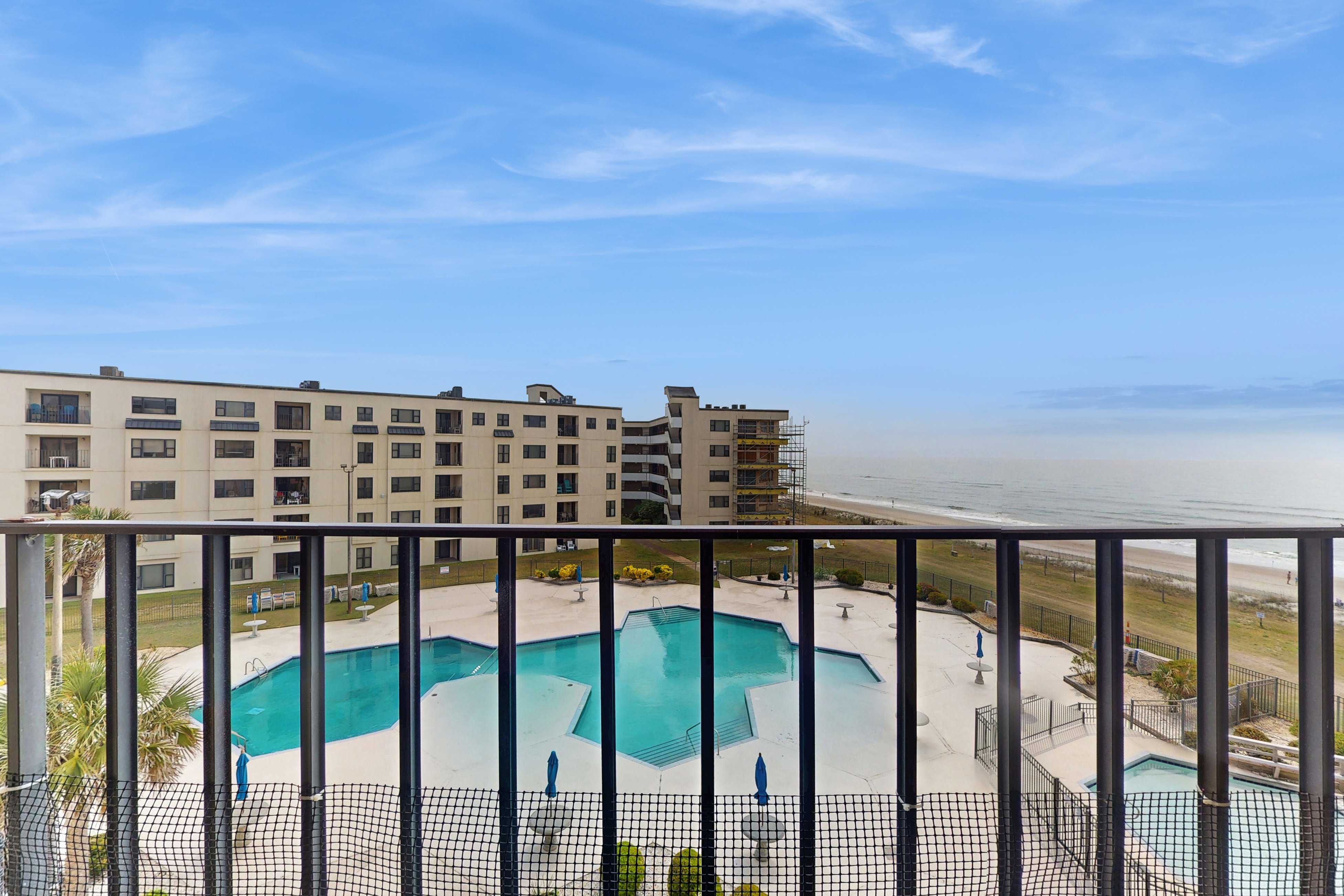 Oceanview condo with 4 pools & 2 hot tubs - steps to the beach
