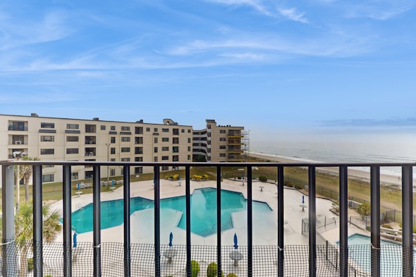 Oceanview condo with 4 pools & 2 hot tubs - steps to the beach
