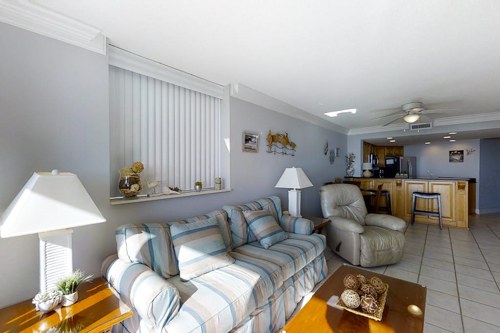 Oceanfront, 5th-Floor Condo with Ocean View, WiFi & Shared Pools/Hot Tub/Gym