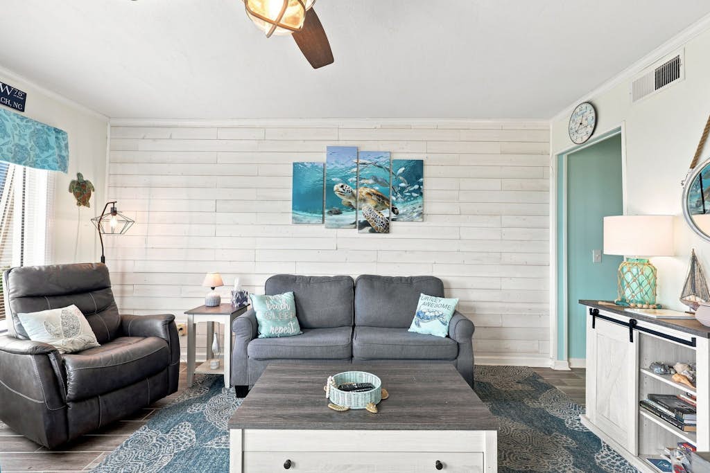 Oceanfront top-floor condo with panoramic views, hot tubs, pool, golf, tennis