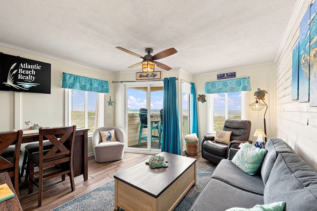 Oceanfront top-floor condo with panoramic views, hot tubs, pool, golf, tennis