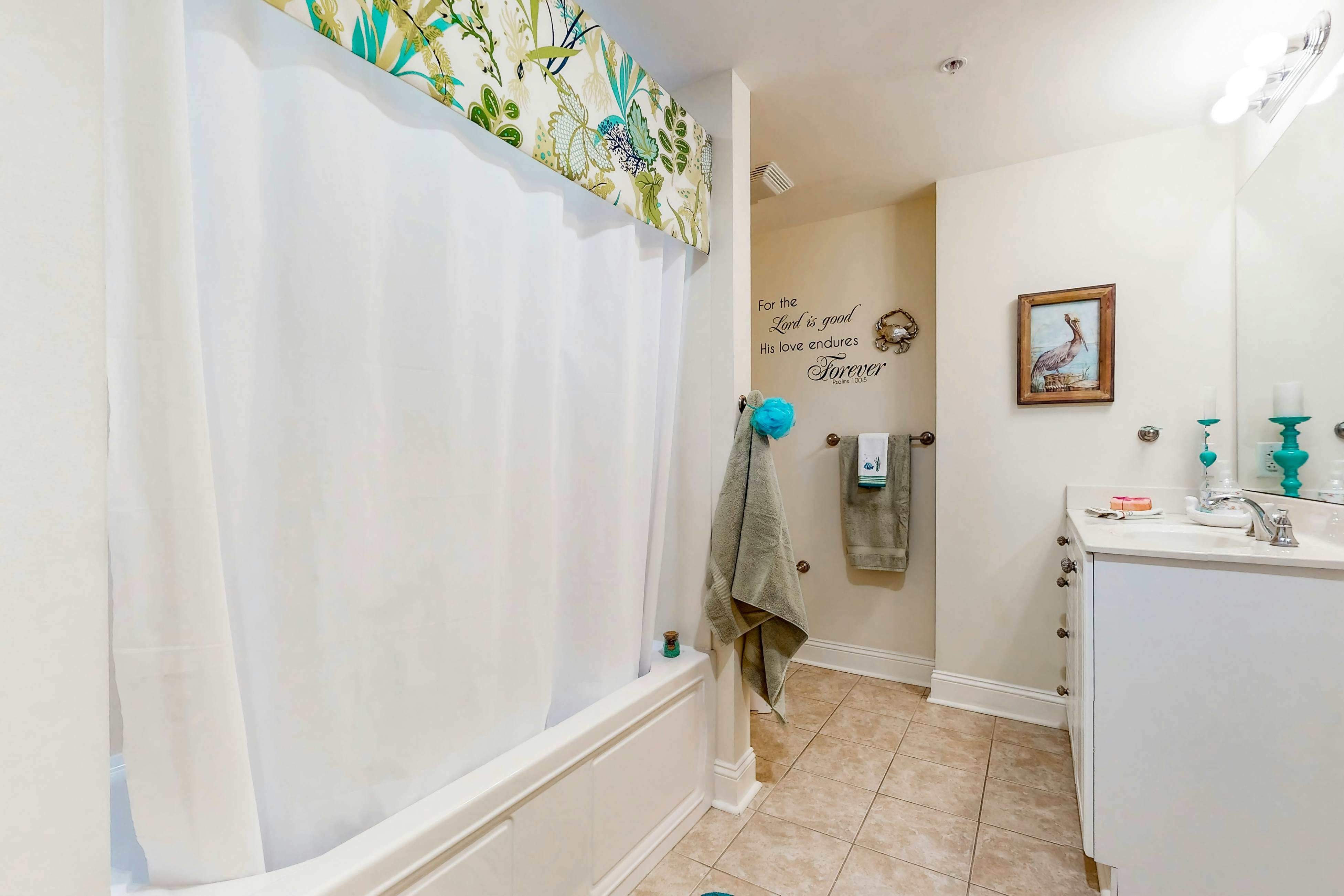 IBNC03 Seaview Paradise