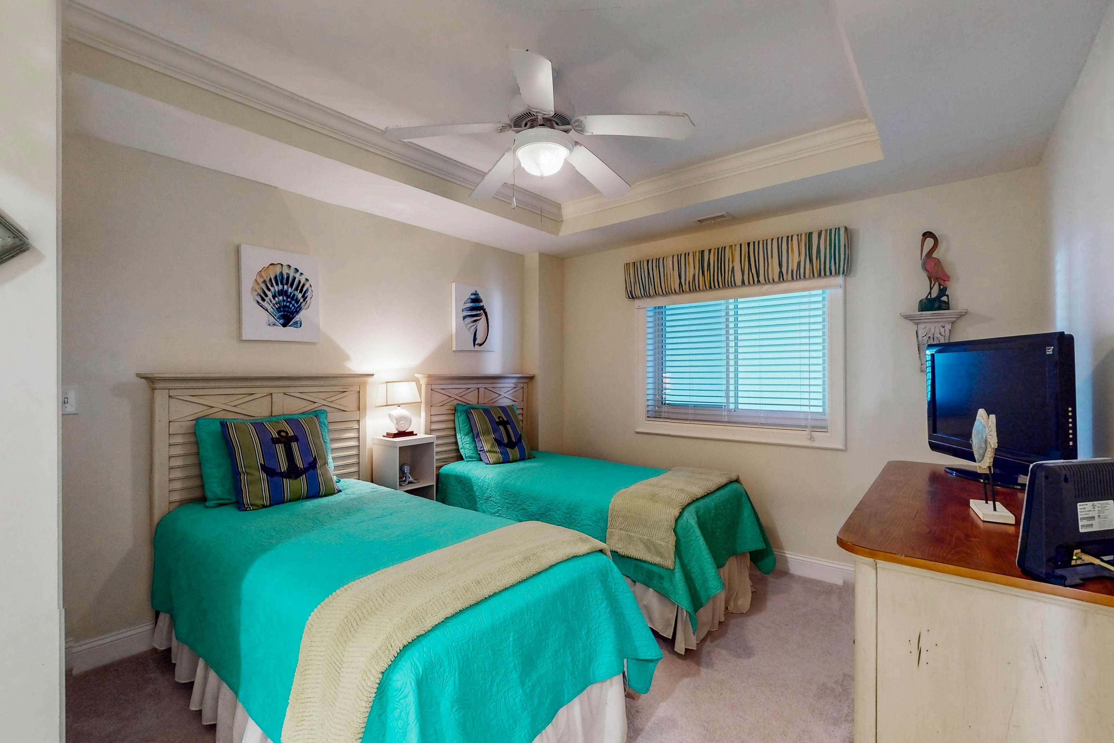 IBNC03 Seaview Paradise