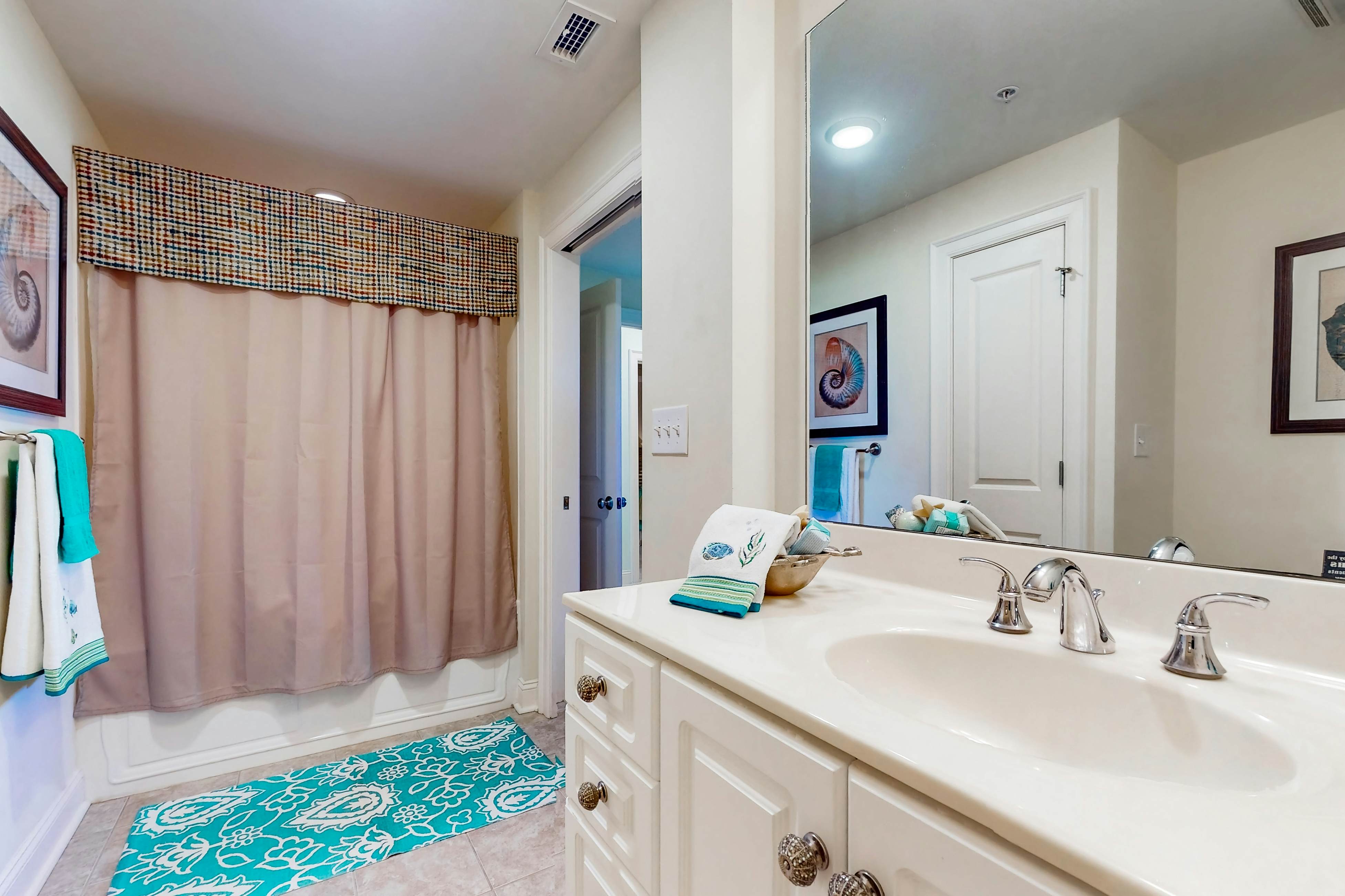 IBNC03 Seaview Paradise