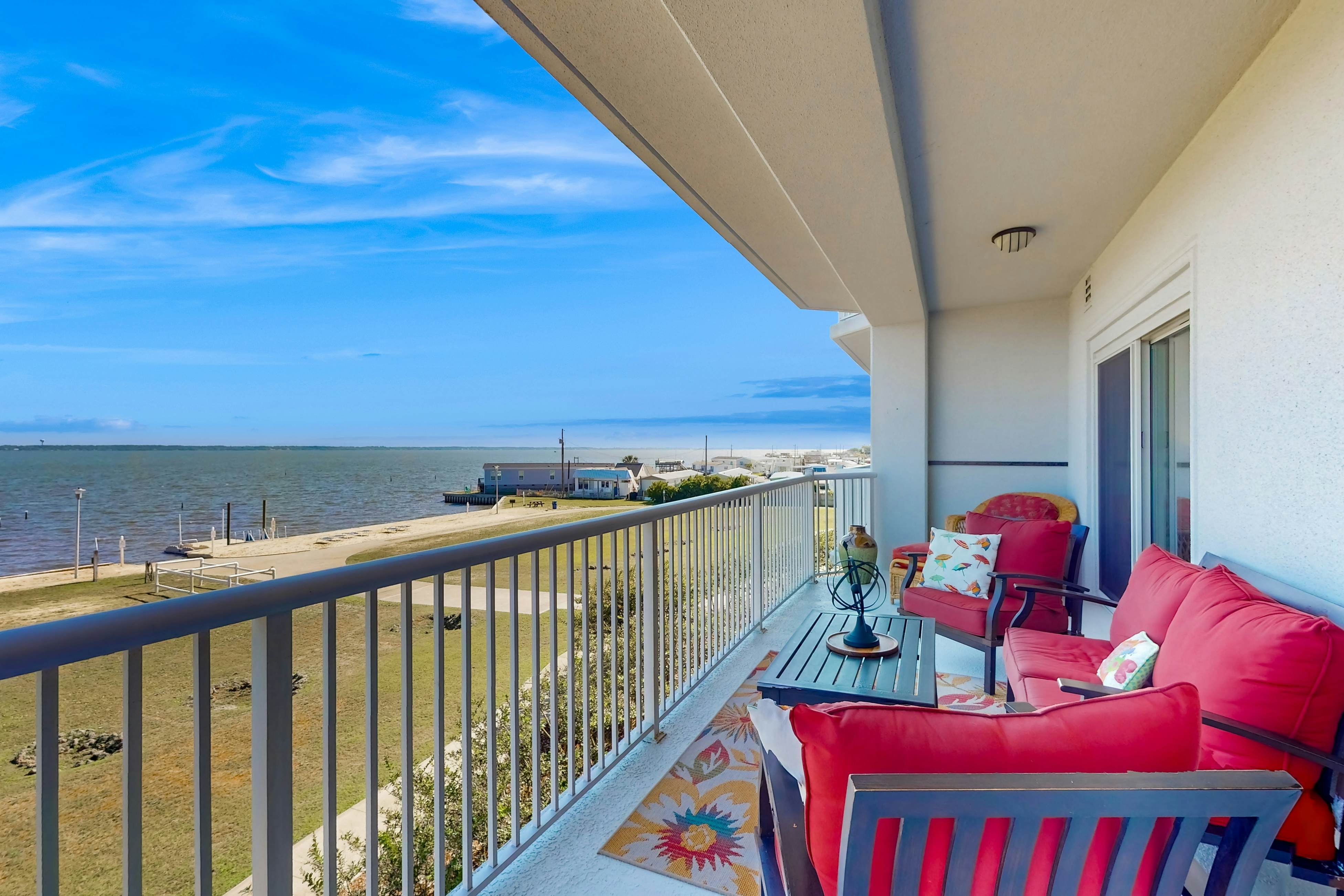 IBNC03 Seaview Paradise