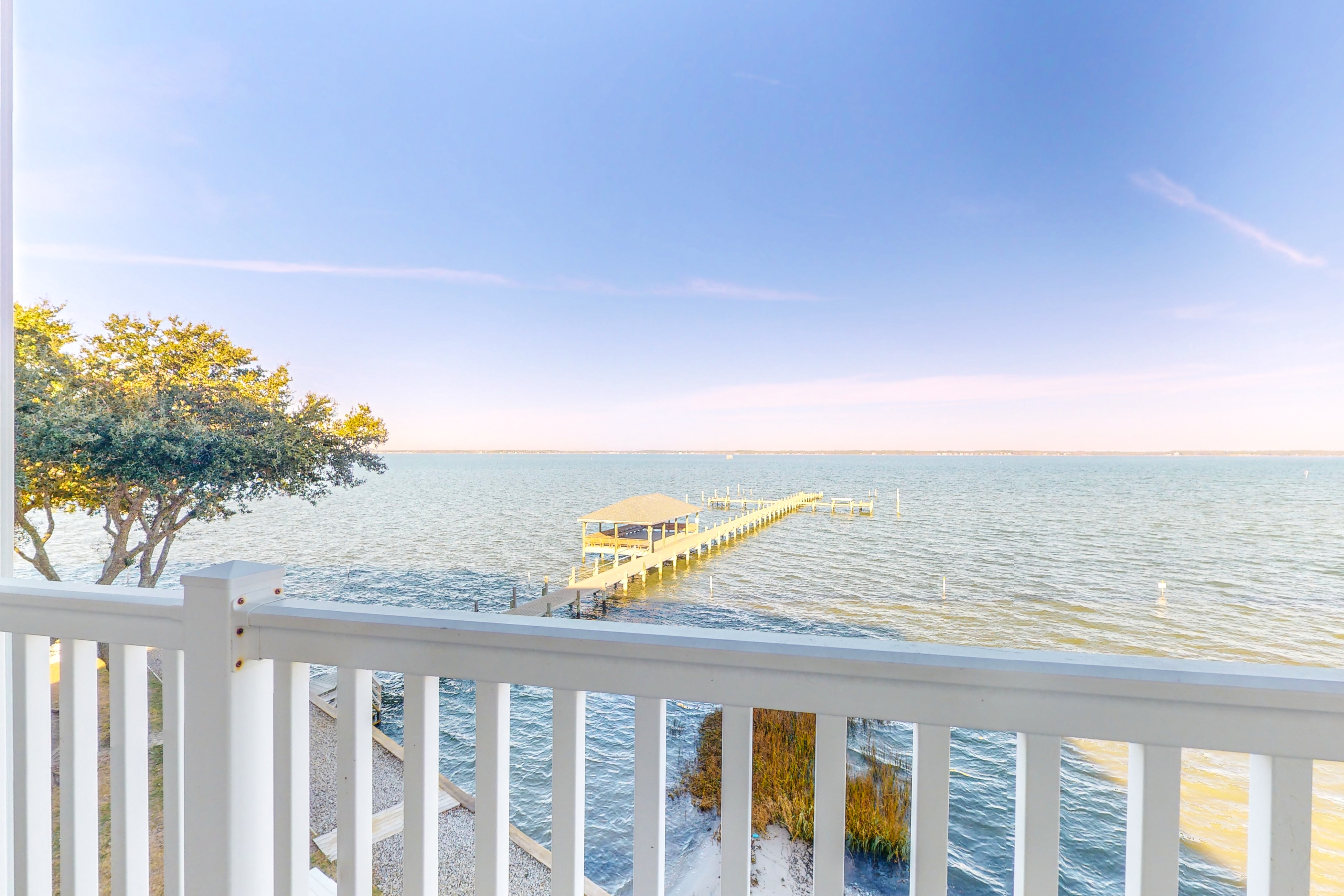 Charming Beach Condo with Sound Views, Full Kitchen, and WIFI