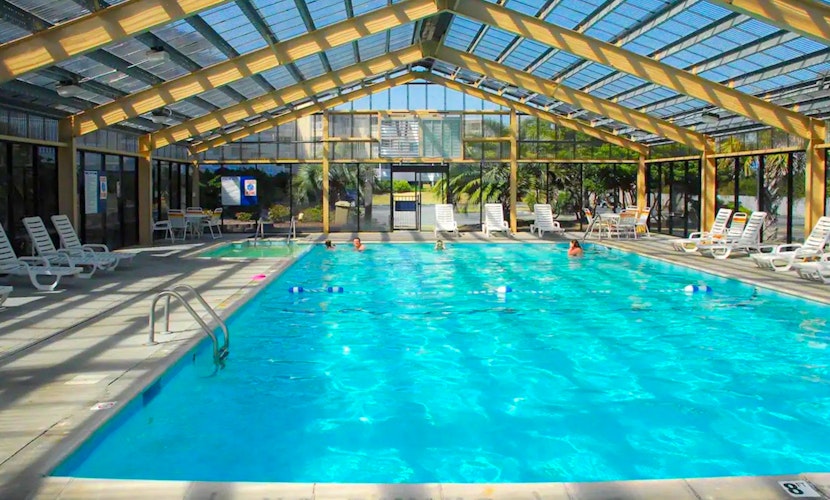 Beautiful 1st-floor condo with washer/dryer & pools/hot tub/putt-putt access