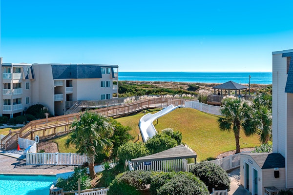 Beautiful 1st-floor condo with washer/dryer & pools/hot tub/putt-putt access