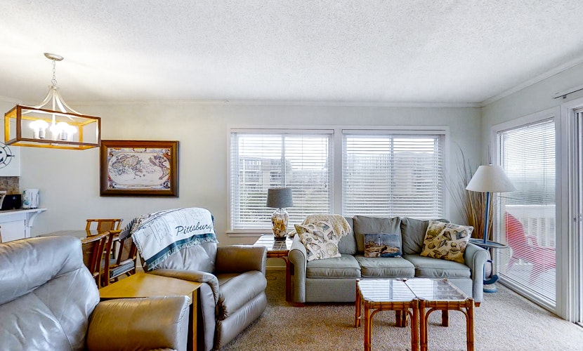 Oceanfront, 2nd-Floor Condo with Balcony, WiFi & Shared Pools/Hot Tub/Tennis