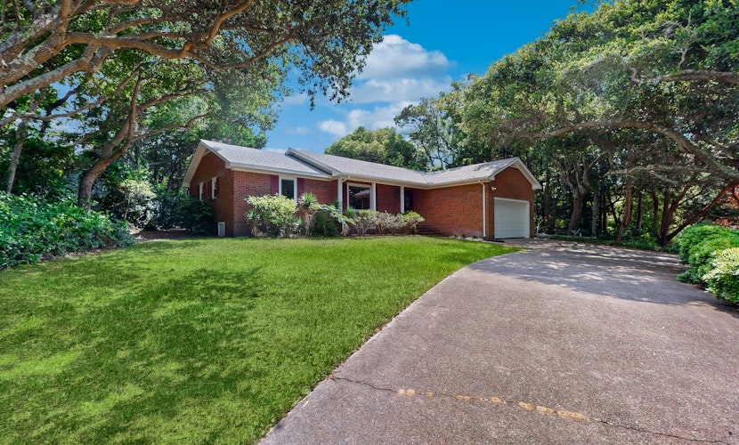 Coastal home close to beach and local attractions